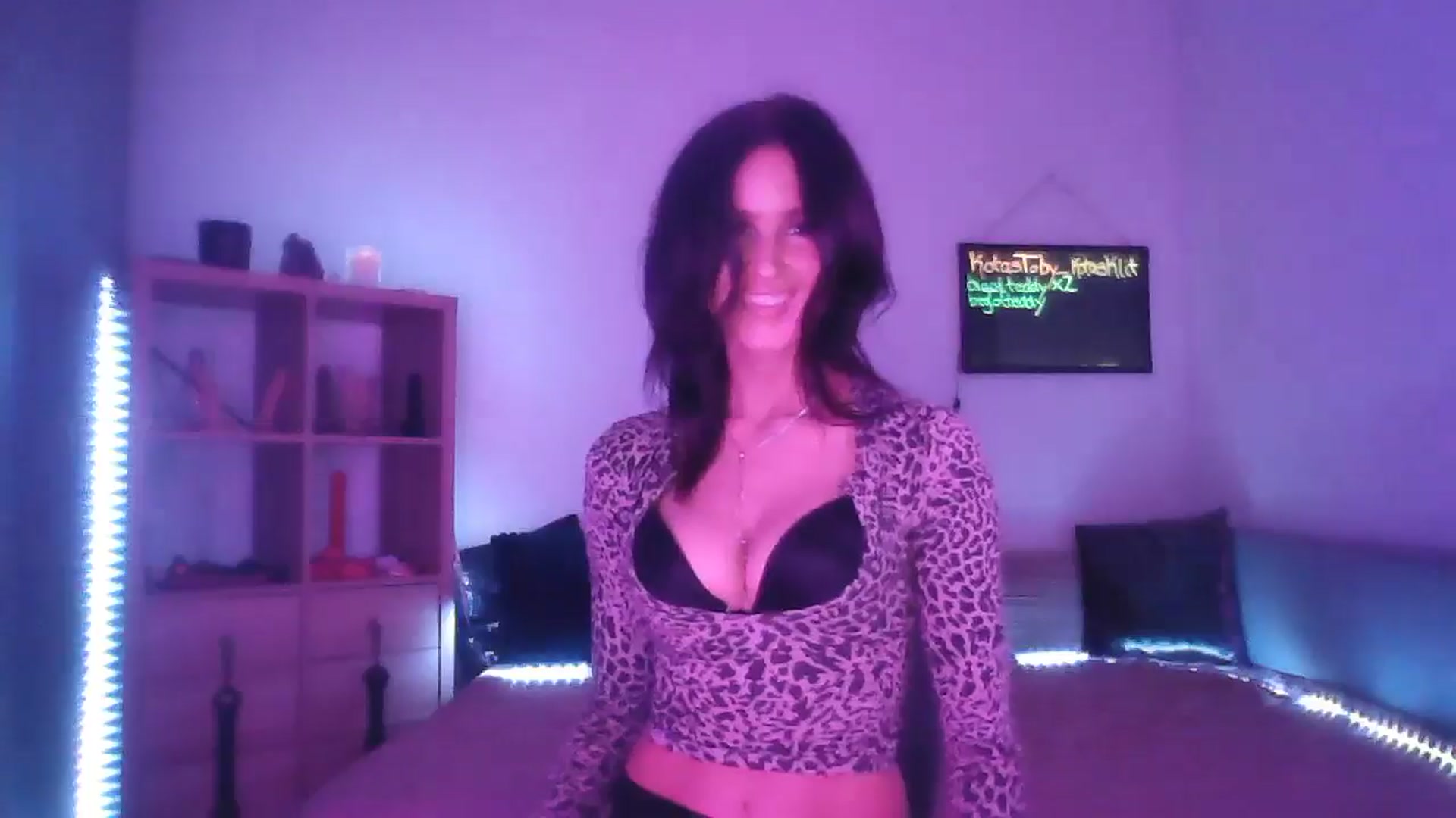 Gallery image thumbnail from DakotaCox's myfreecams stream on, 01/22/2025, 04:27 image 18 of 20