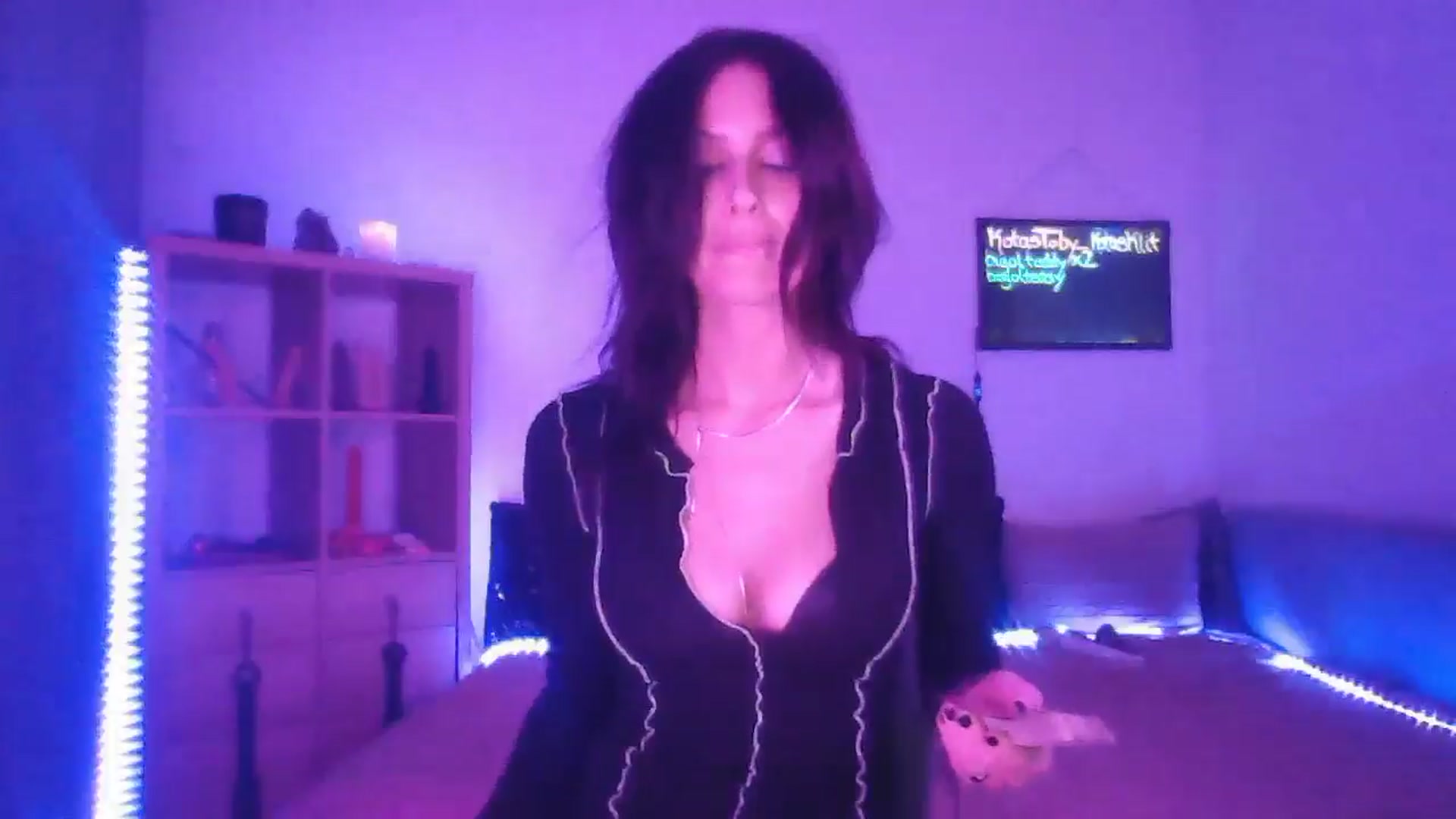 Gallery image thumbnail from DakotaCox's myfreecams stream on, 01/24/2025, 07:05 image 3 of 20