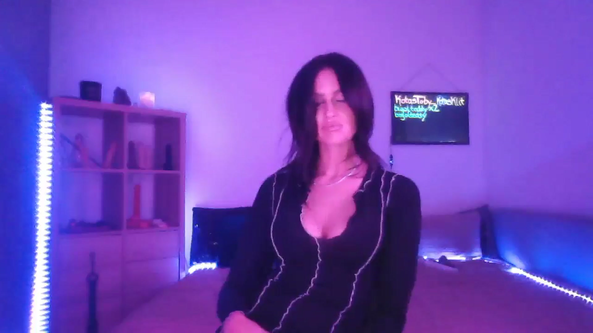 Gallery image thumbnail from DakotaCox's myfreecams stream on, 01/24/2025, 07:05 image 17 of 20