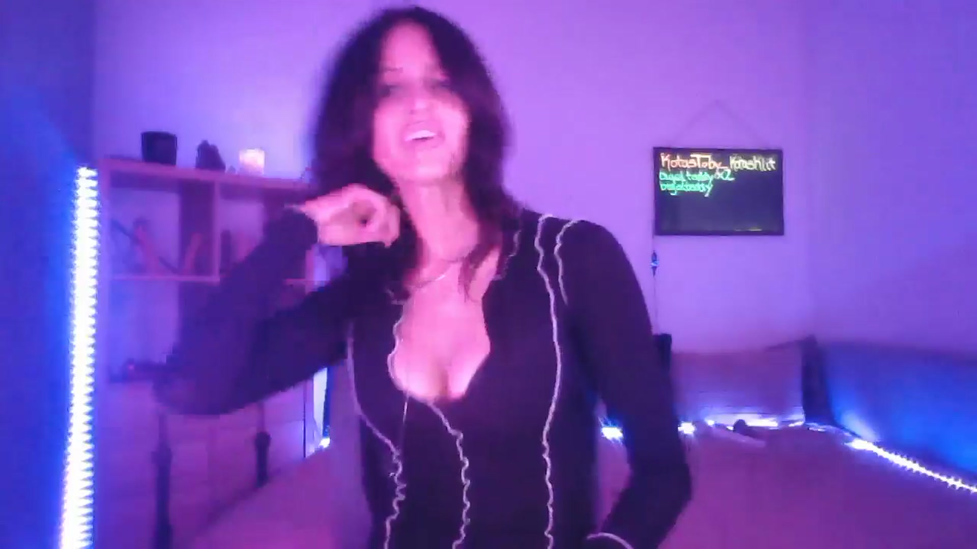Gallery image thumbnail from DakotaCox's myfreecams stream on, 01/24/2025, 07:05 image 8 of 20