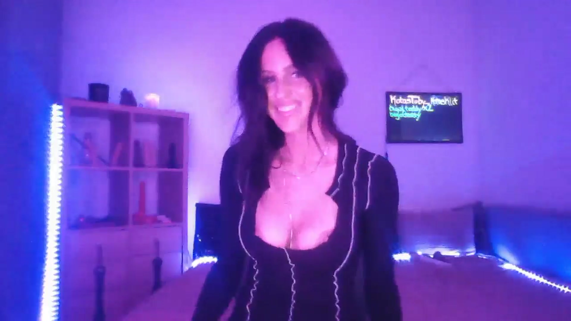 Gallery image thumbnail from DakotaCox's myfreecams stream on, 01/24/2025, 07:05 image 5 of 20