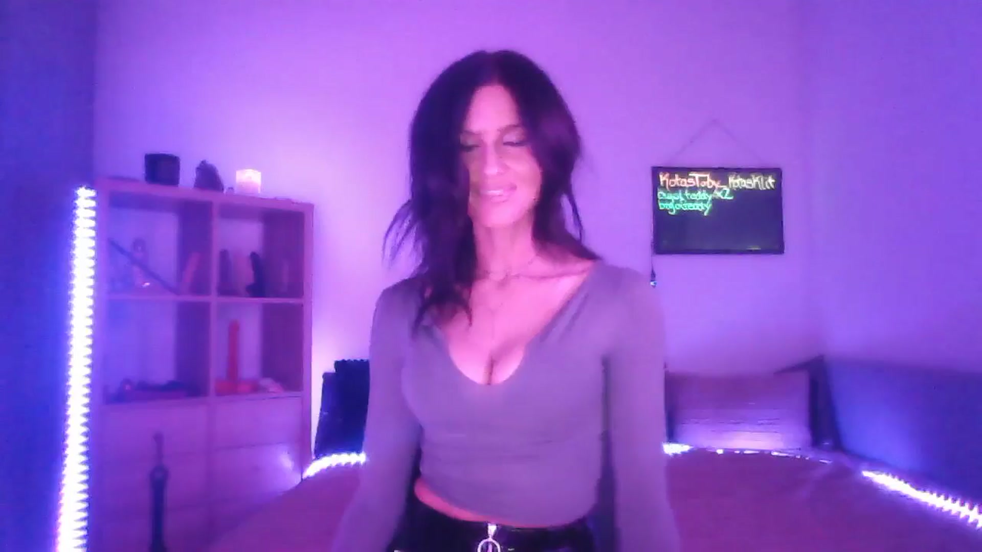 Gallery image thumbnail from DakotaCox's myfreecams stream on, 02/02/2025, 04:25 image 2 of 20
