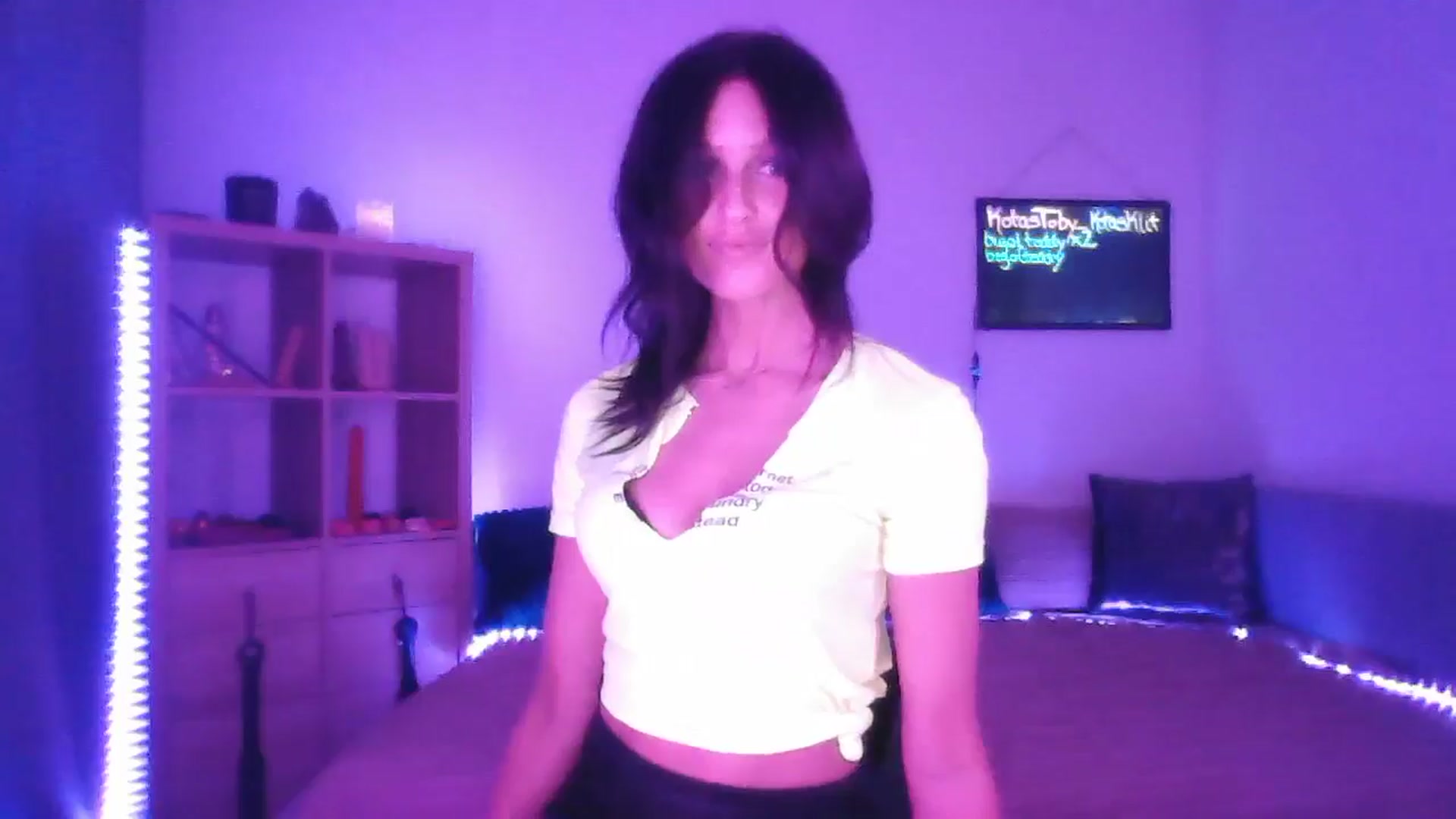 Gallery image thumbnail from DakotaCox's myfreecams stream on, 02/03/2025, 05:20 image 2 of 20