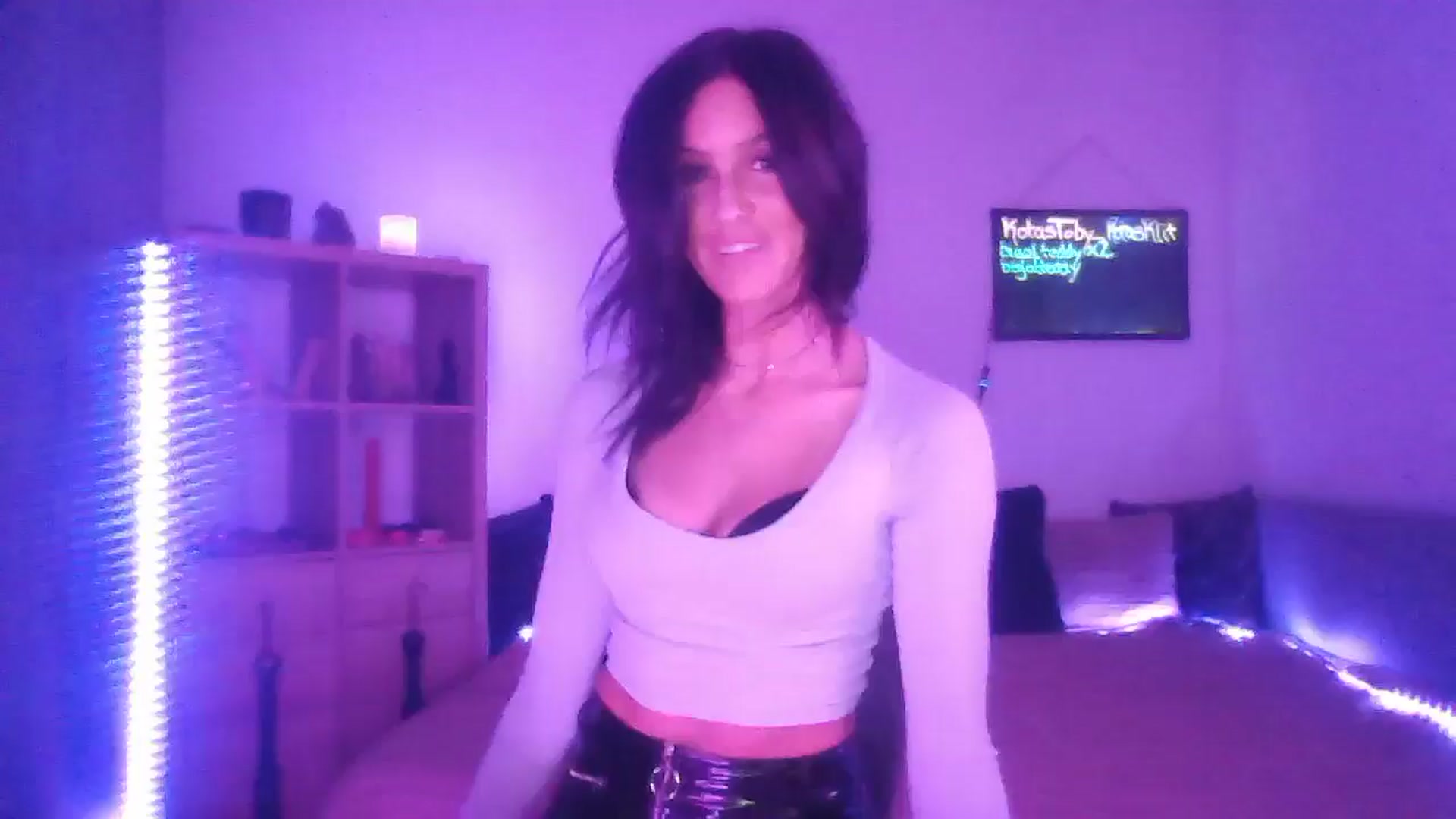 Gallery image thumbnail from DakotaCox's myfreecams stream on, 02/07/2025, 04:59 image 5 of 20