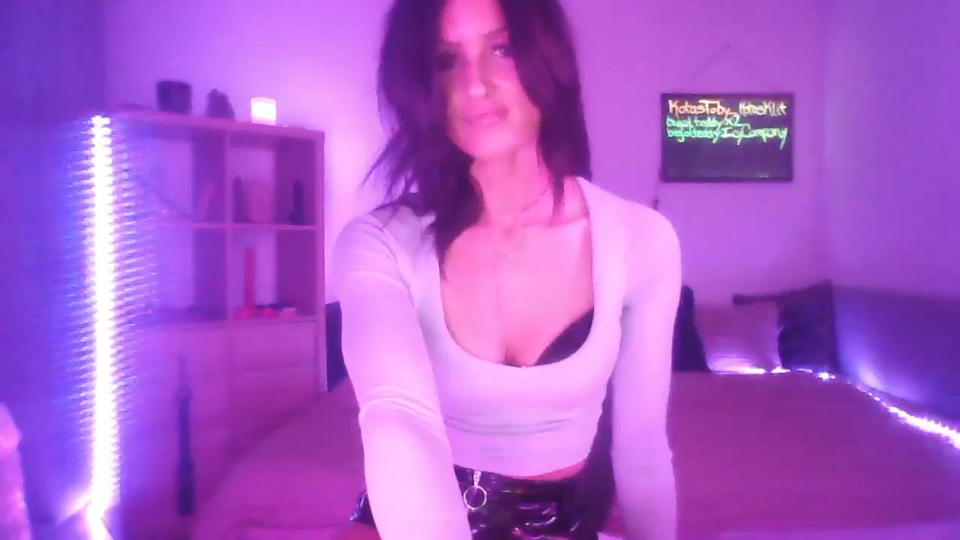 Gallery image thumbnail from DakotaCox's myfreecams stream on, 02/07/2025, 05:36 image 11 of 20