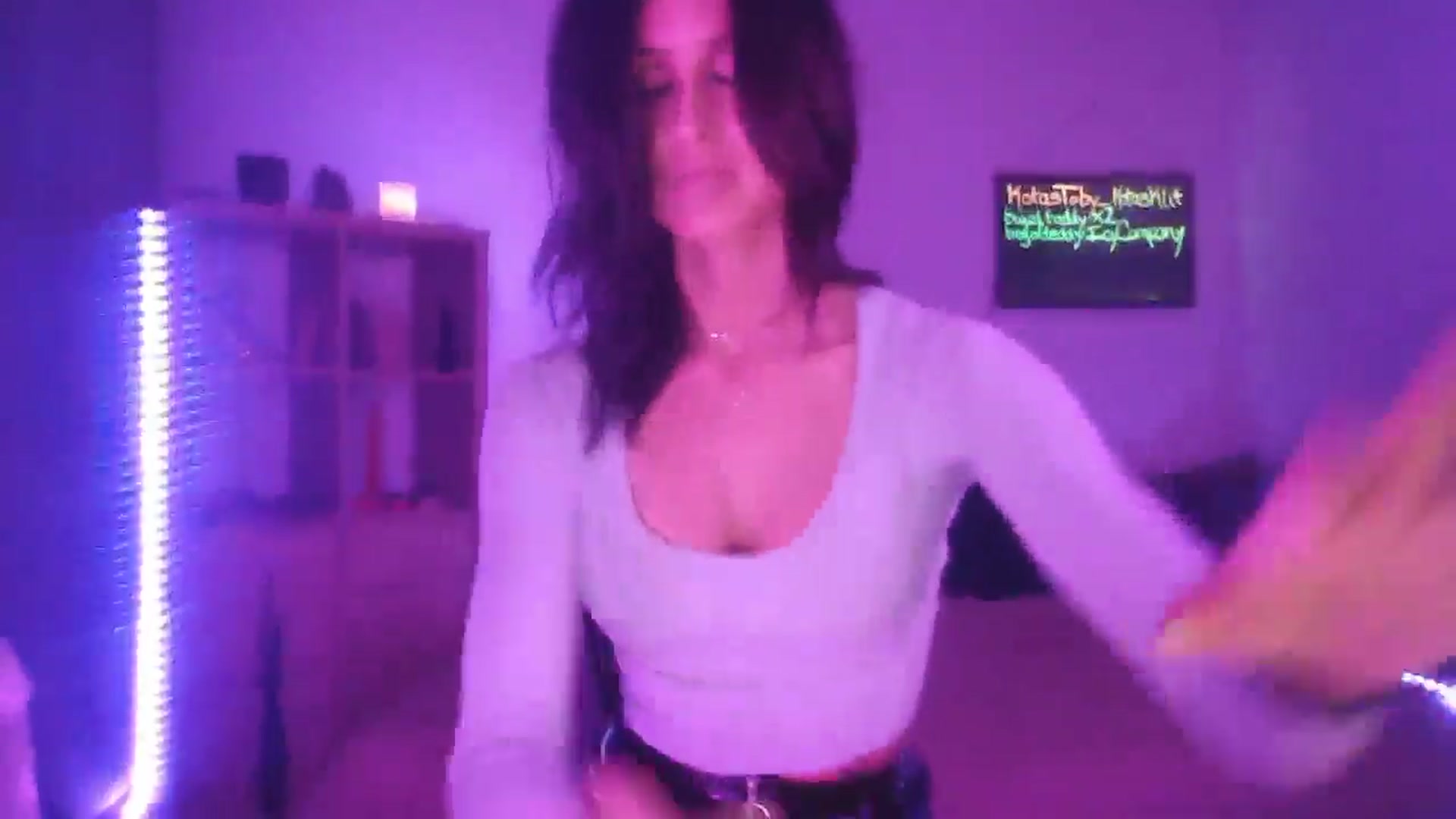 Gallery image thumbnail from DakotaCox's myfreecams stream on, 02/07/2025, 05:36 image 8 of 20