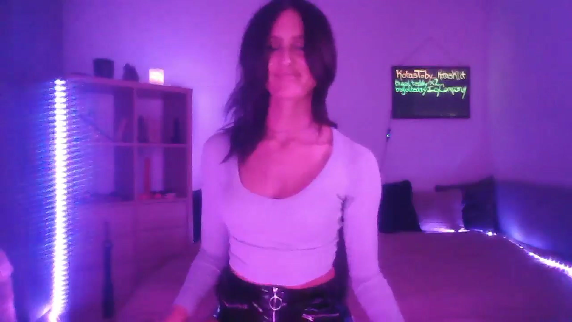 Gallery image thumbnail from DakotaCox's myfreecams stream on, 02/07/2025, 05:36 image 7 of 20