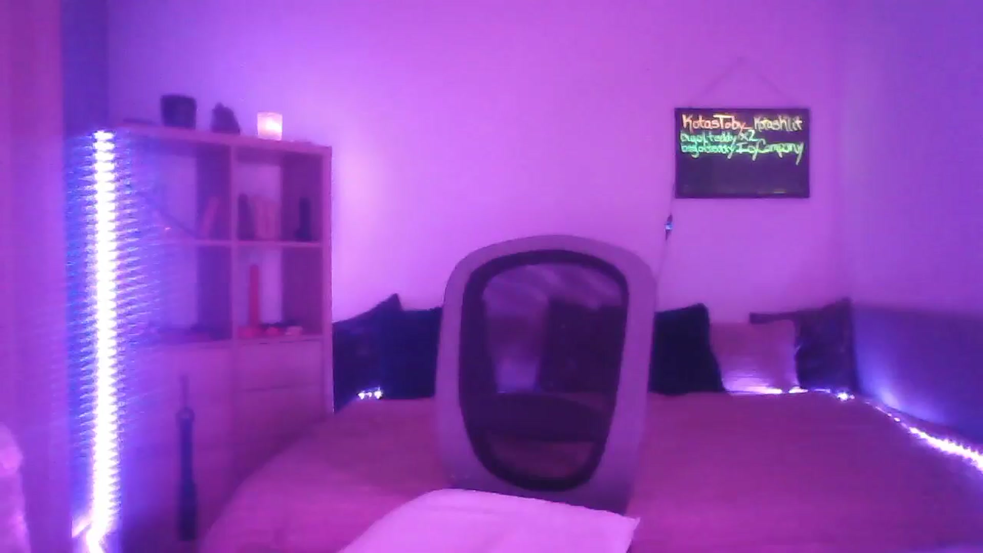 Gallery image thumbnail from DakotaCox's myfreecams stream on, 02/07/2025, 05:36 image 16 of 20