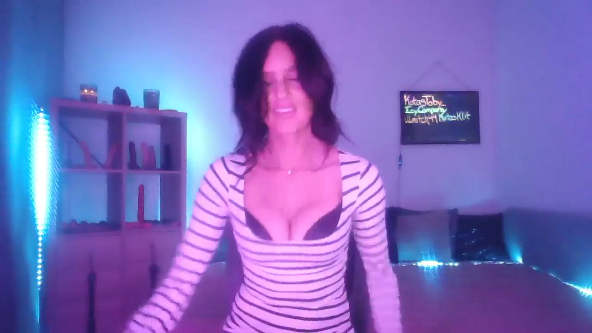 Gallery image thumbnail from DakotaCox's myfreecams stream on, 02/21/2025, 05:02 image 3 of 20