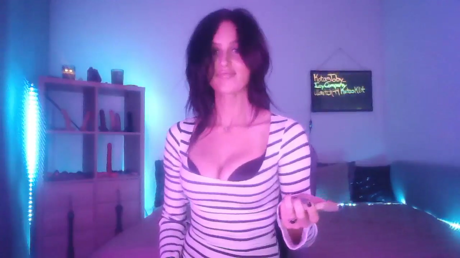 Gallery image thumbnail from DakotaCox's myfreecams stream on, 02/21/2025, 05:02 image 6 of 20