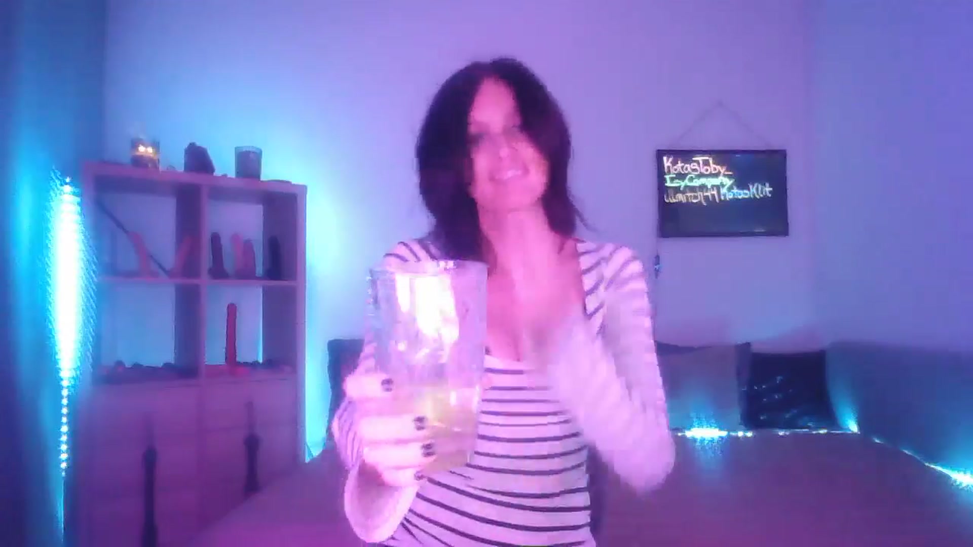 Gallery image thumbnail from DakotaCox's myfreecams stream on, 02/21/2025, 05:02 image 5 of 20