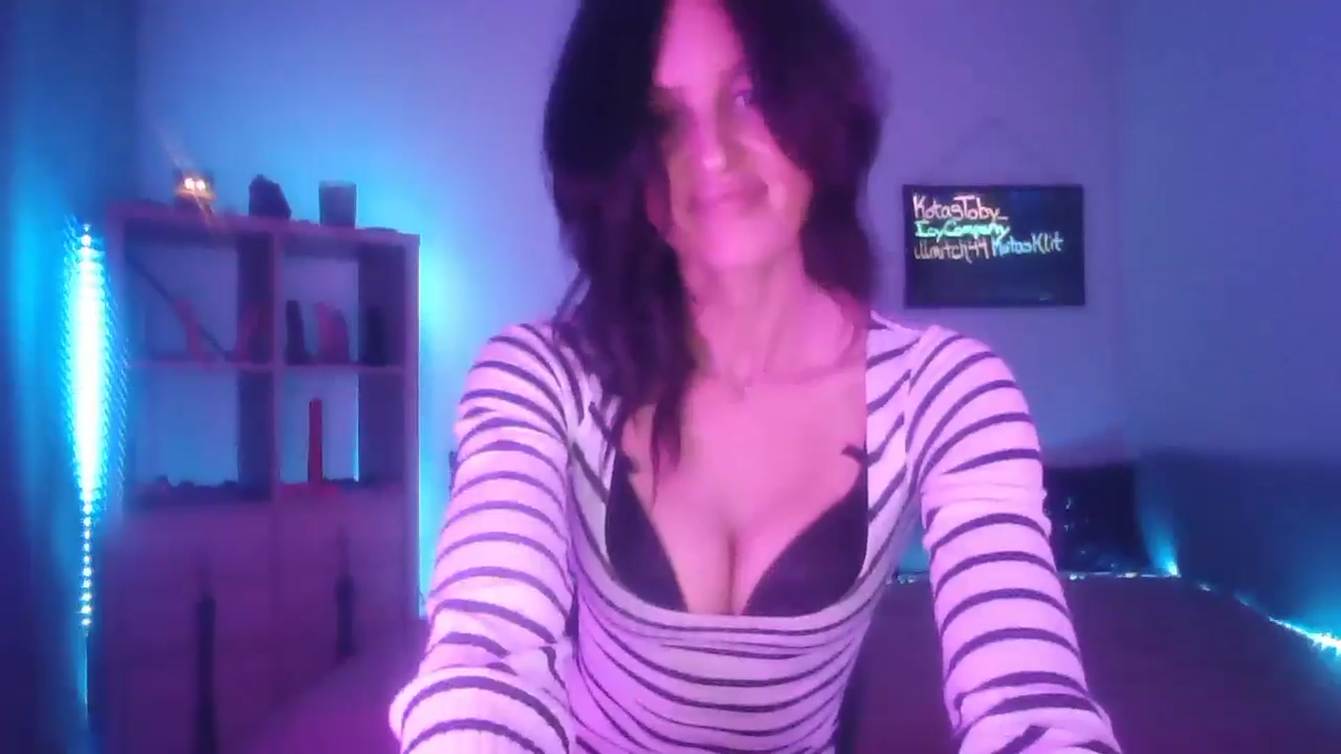 Gallery image thumbnail from DakotaCox's myfreecams stream on, 02/21/2025, 05:34 image 13 of 20