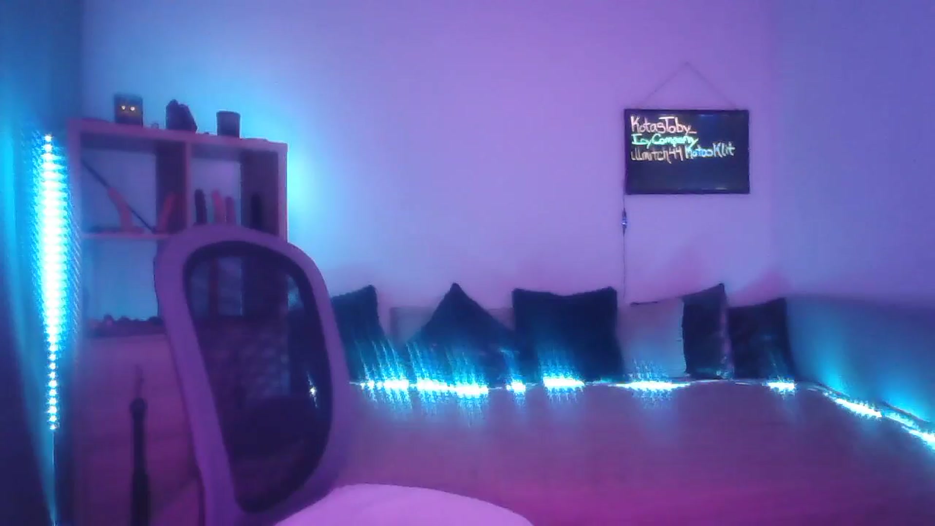 Gallery image thumbnail from DakotaCox's myfreecams stream on, 03/03/2025, 04:42 image 14 of 20