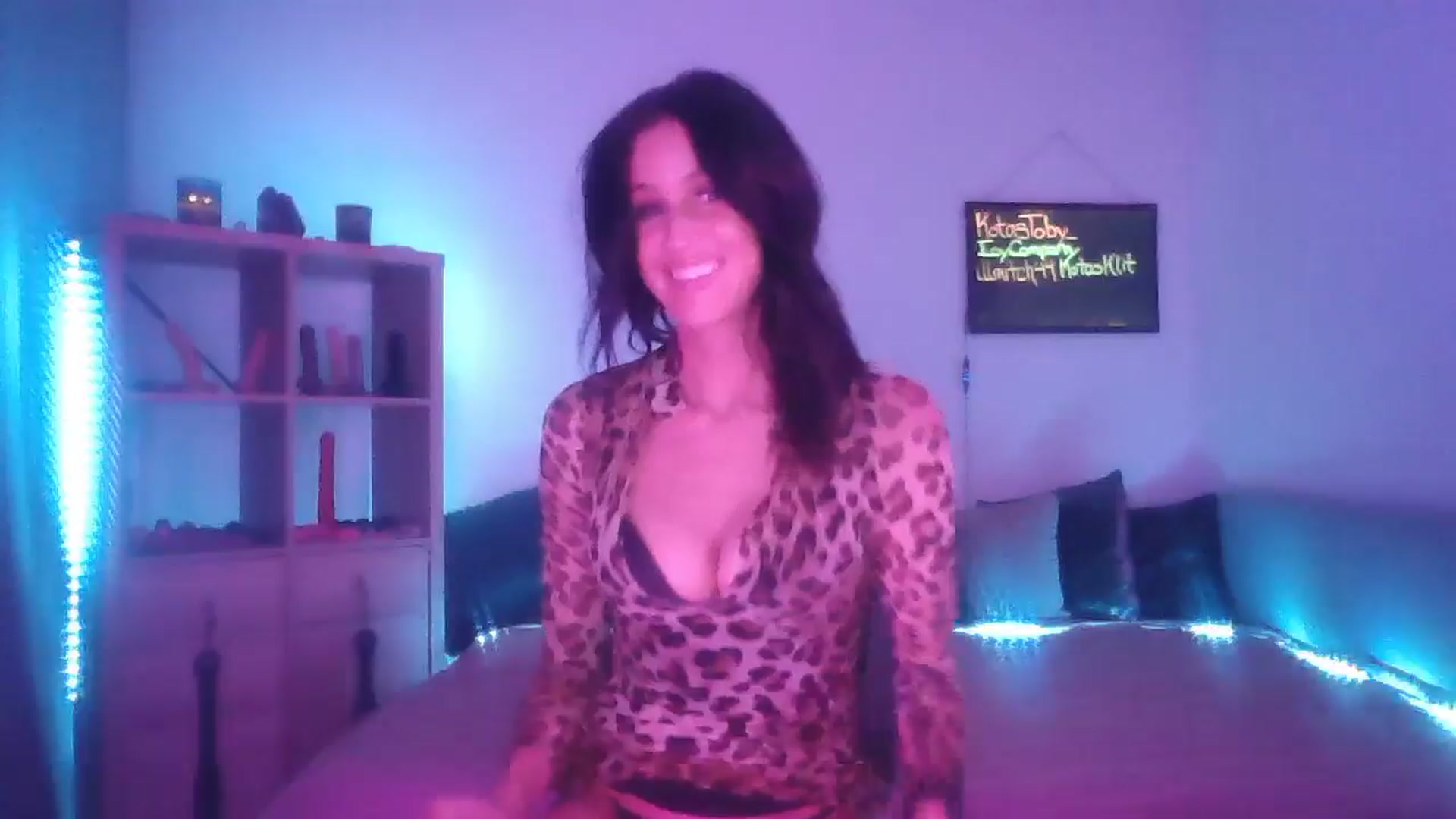 Gallery image thumbnail from DakotaCox's myfreecams stream on, 03/03/2025, 05:13 image 16 of 20