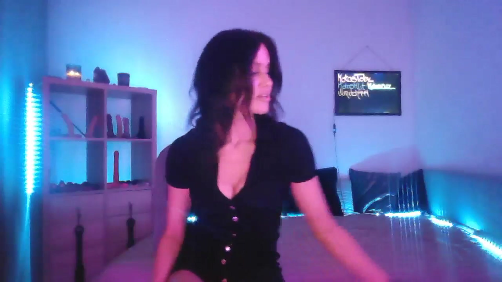 Gallery image thumbnail from DakotaCox's myfreecams stream on, 03/05/2025, 03:16 image 17 of 20