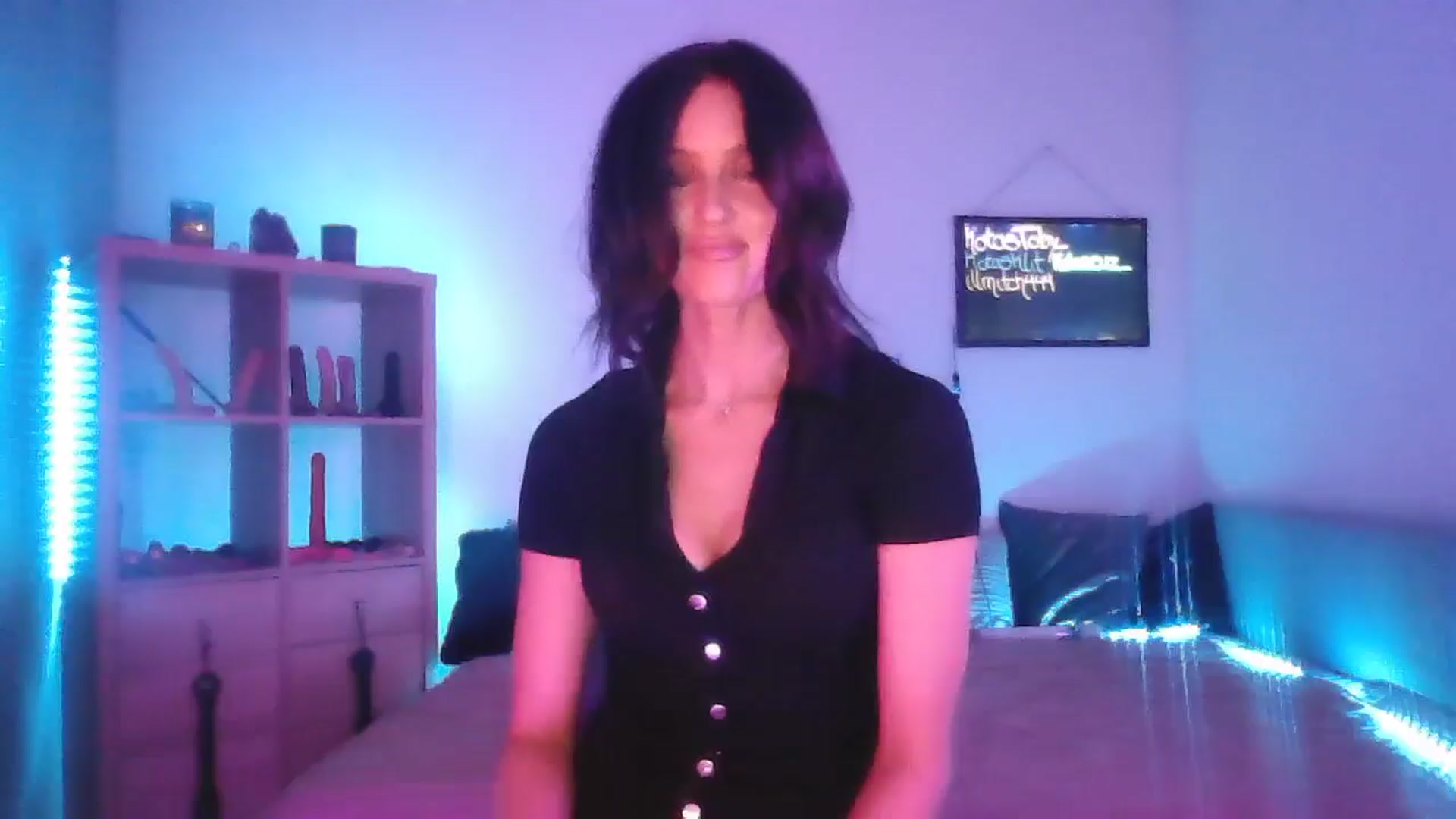 Gallery image thumbnail from DakotaCox's myfreecams stream on, 03/05/2025, 04:07 image 9 of 20