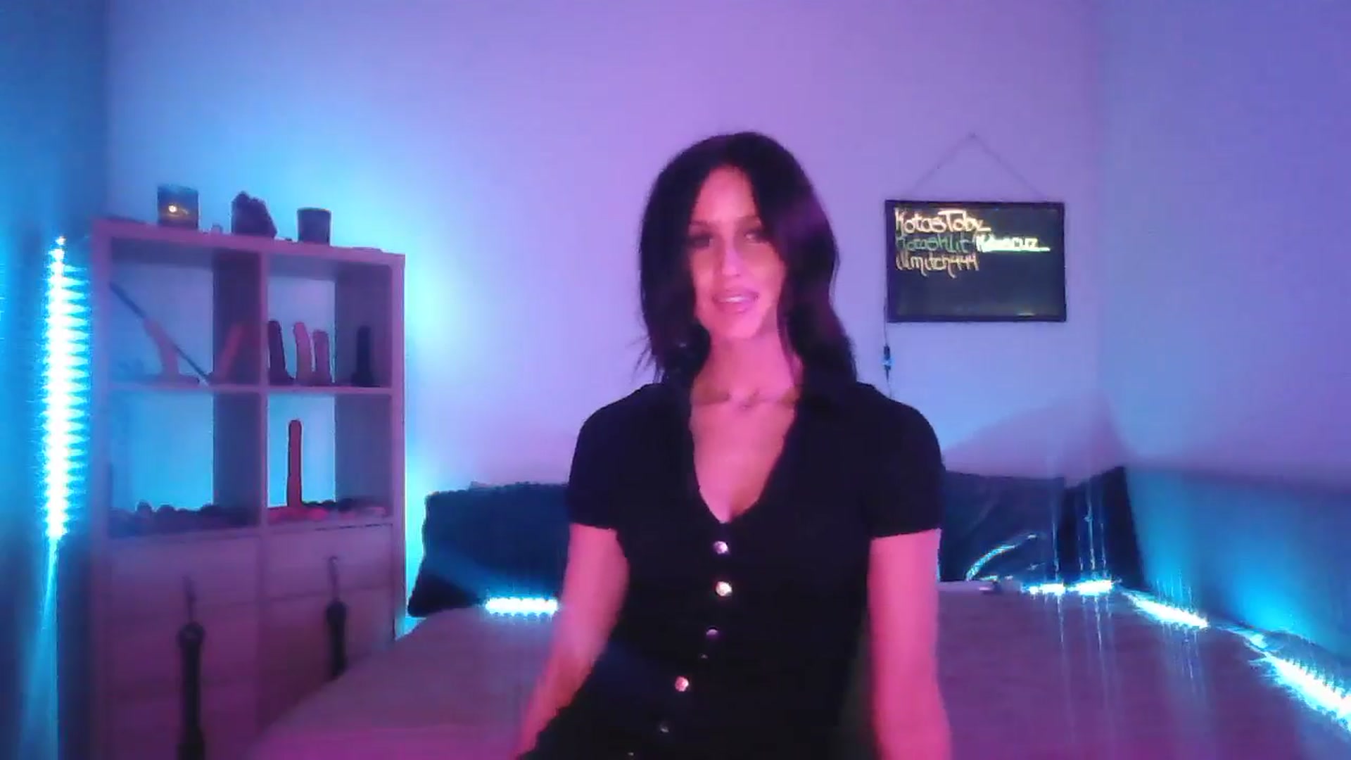 Gallery image thumbnail from DakotaCox's myfreecams stream on, 03/05/2025, 04:07 image 15 of 20
