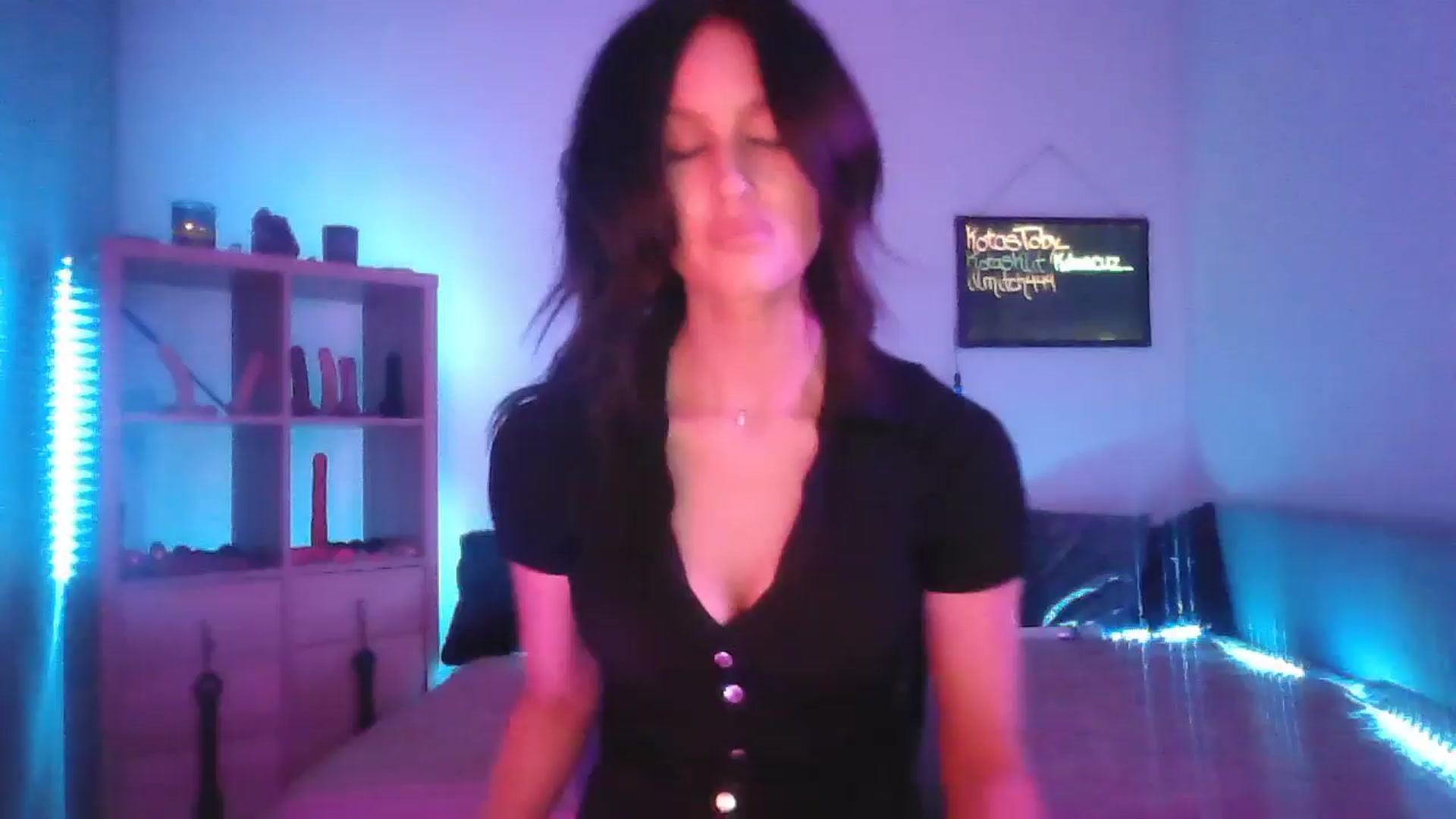 Gallery image thumbnail from DakotaCox's myfreecams stream on, 03/05/2025, 04:22 image 4 of 20