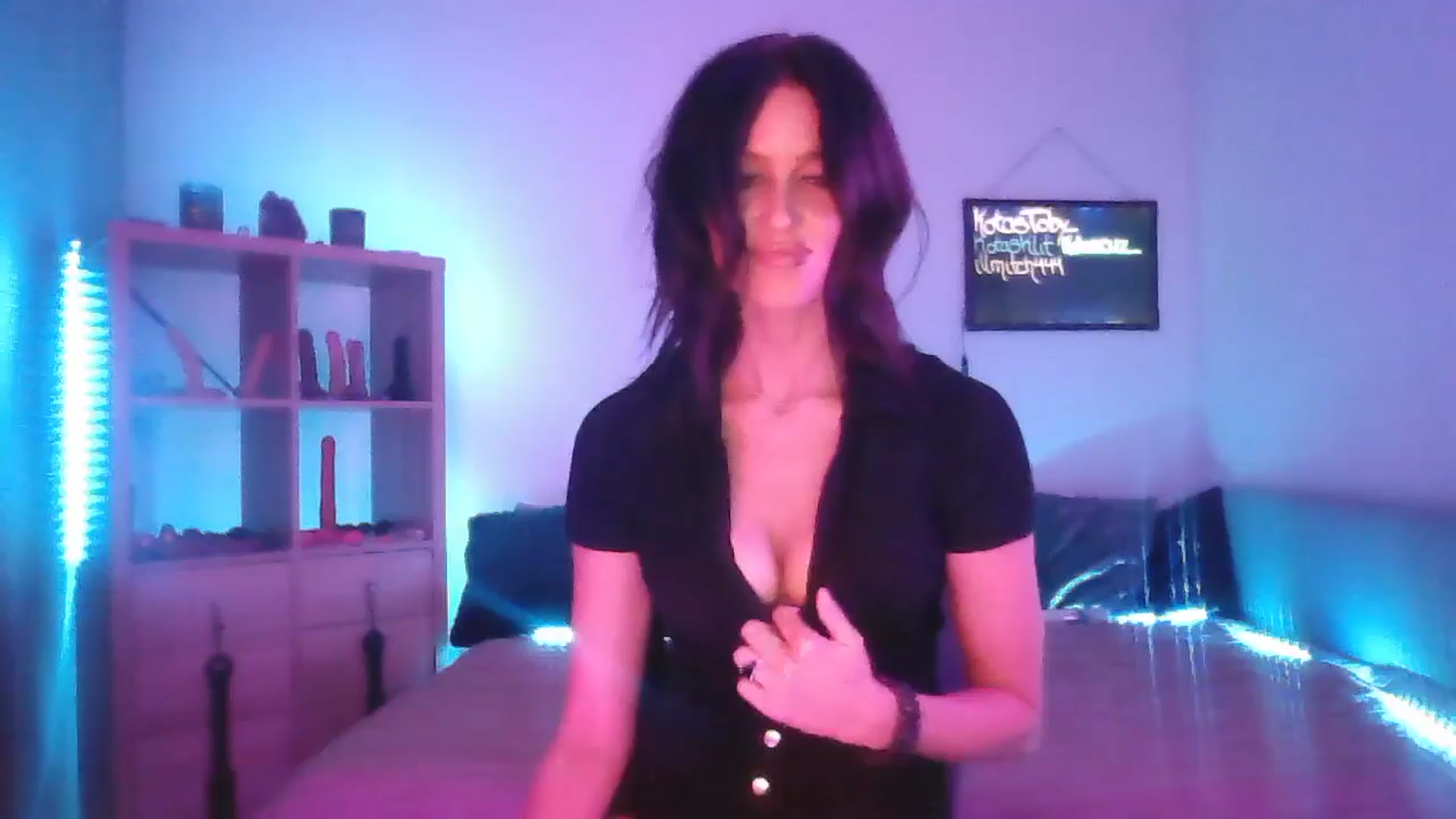 Gallery image thumbnail from DakotaCox's myfreecams stream on, 03/05/2025, 05:08 image 6 of 20