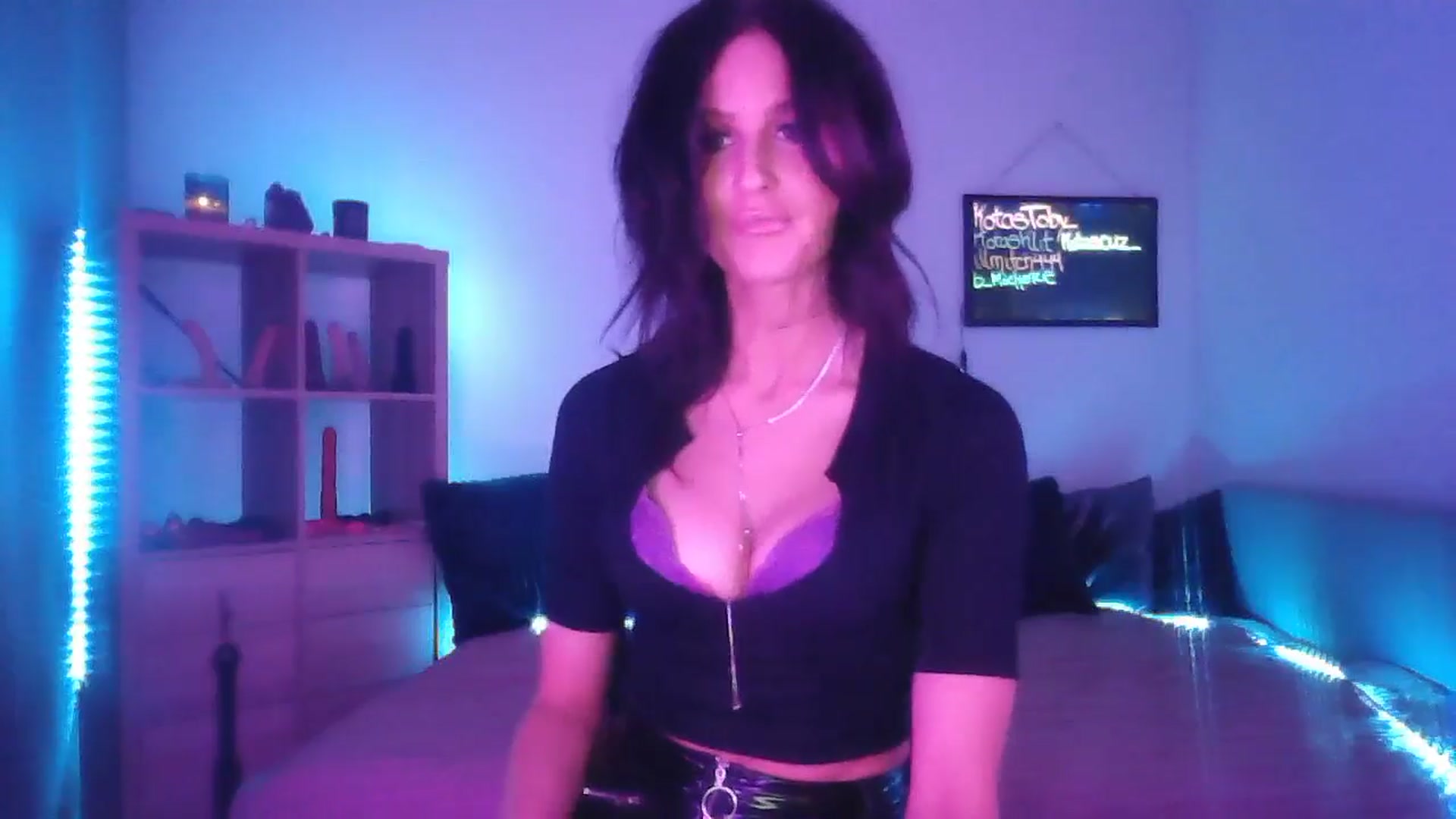 Gallery image thumbnail from DakotaCox's myfreecams stream on, 03/08/2025, 04:14 image 3 of 20
