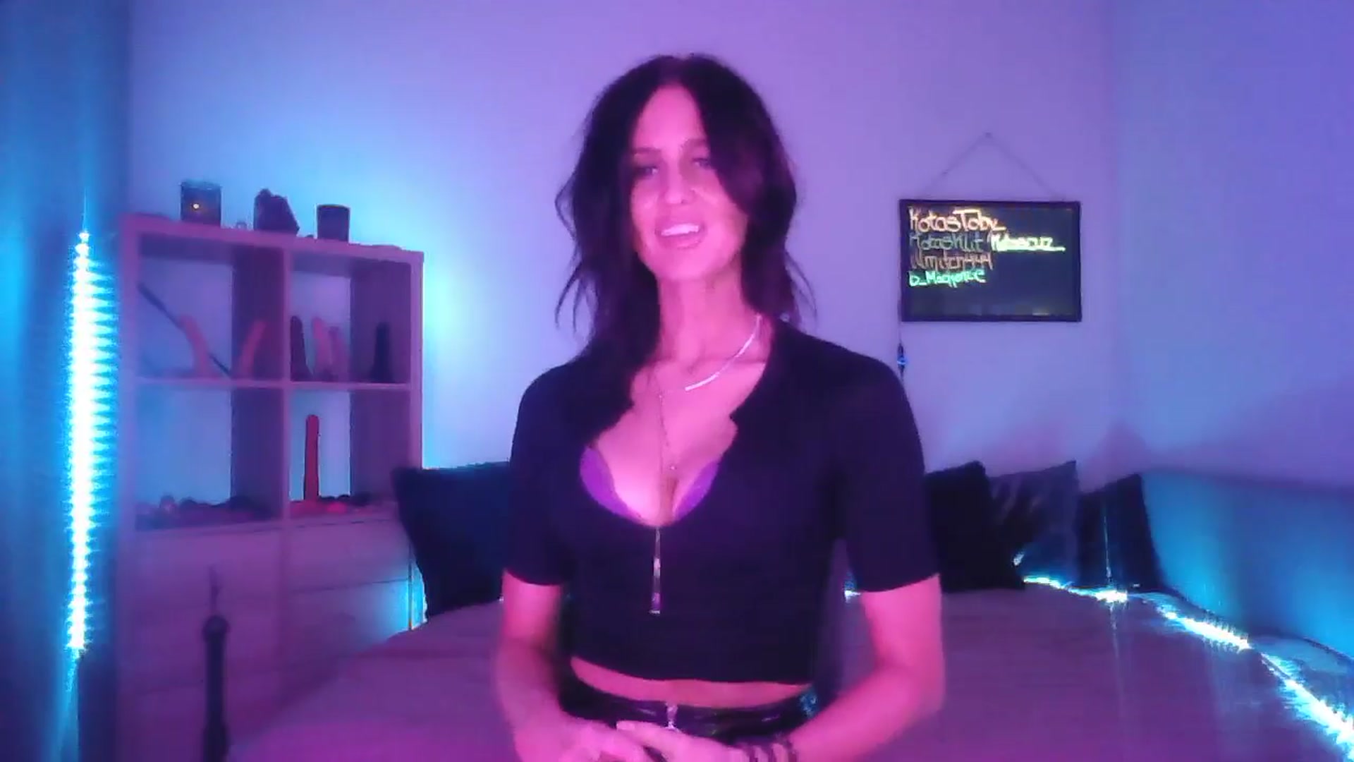 Gallery image thumbnail from DakotaCox's myfreecams stream on, 03/08/2025, 04:56 image 3 of 20