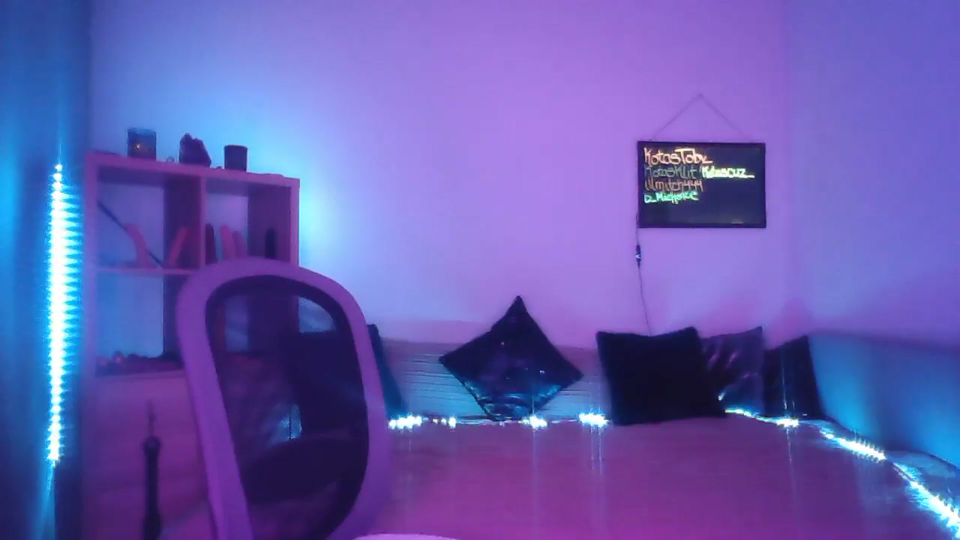 Gallery image thumbnail from DakotaCox's myfreecams stream on, 03/08/2025, 04:56 image 15 of 20