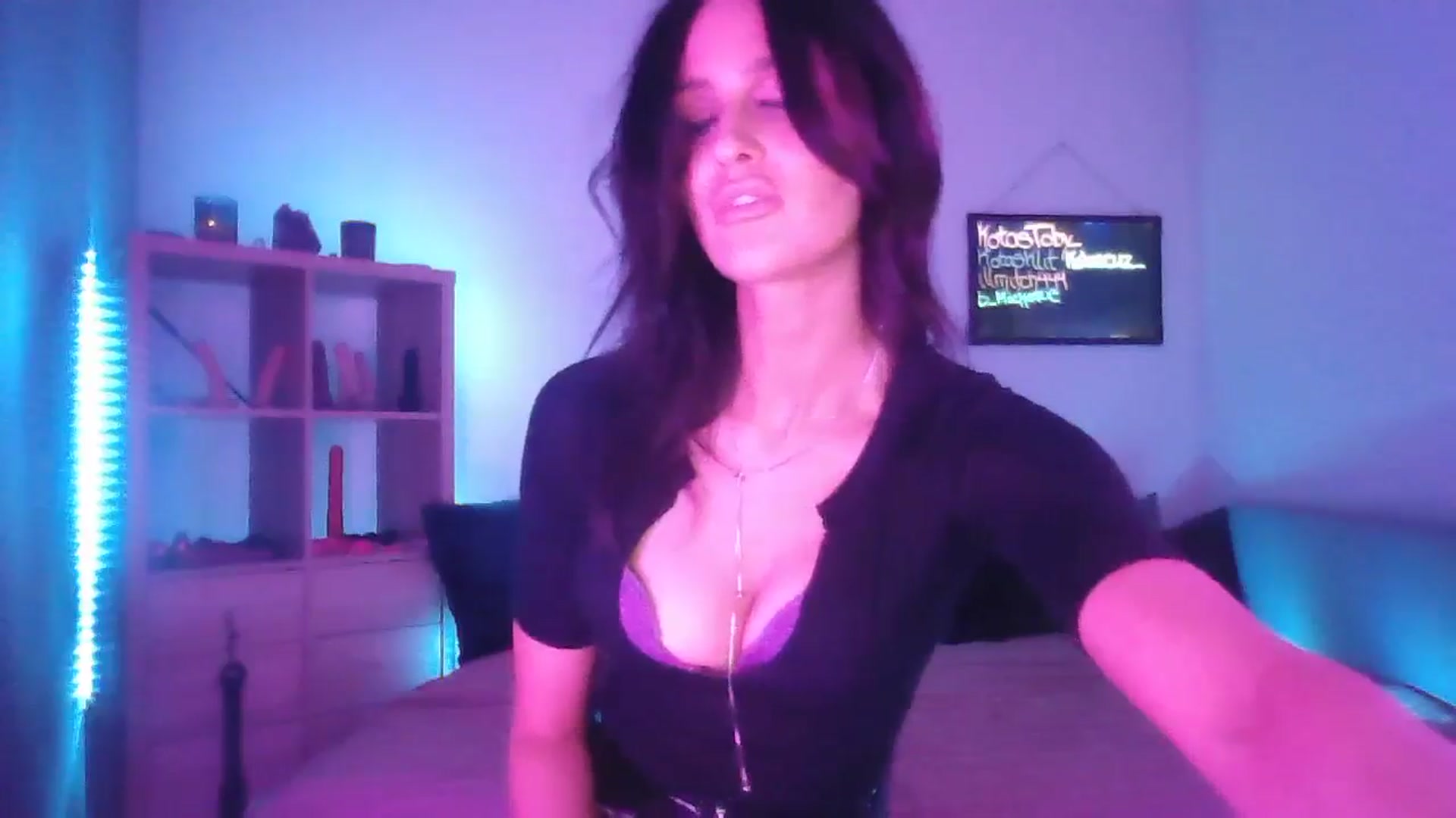 Gallery image thumbnail from DakotaCox's myfreecams stream on, 03/08/2025, 04:56 image 11 of 20