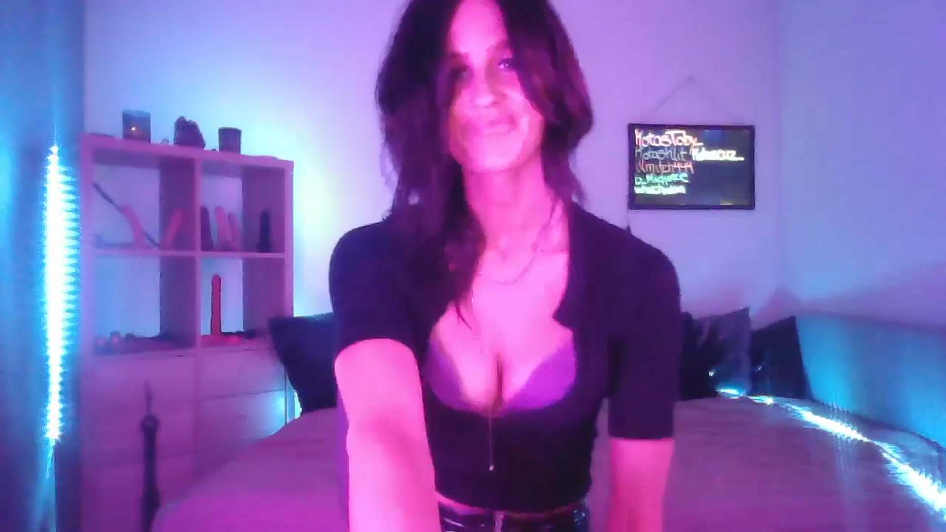 Gallery image thumbnail from DakotaCox's myfreecams stream on, 03/08/2025, 05:29 image 10 of 20