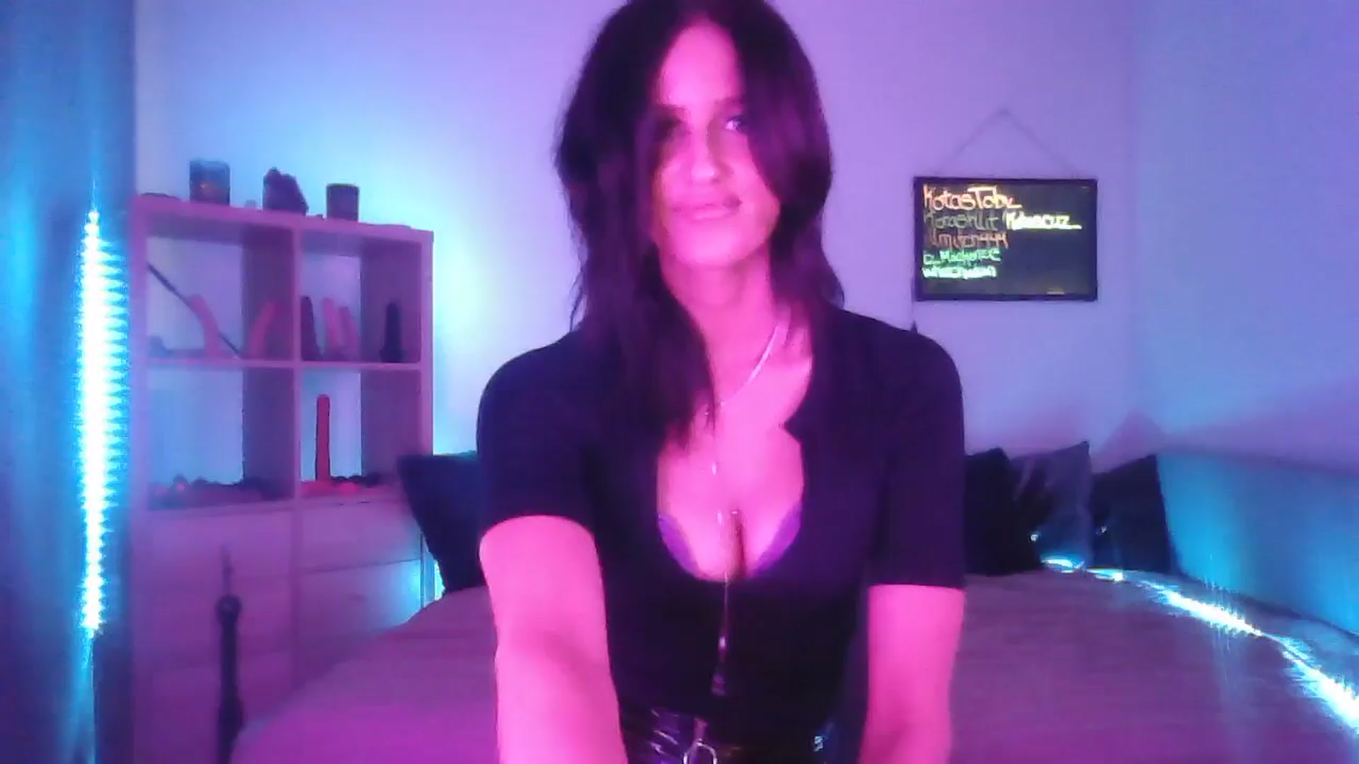 Gallery image thumbnail from DakotaCox's myfreecams stream on, 03/08/2025, 06:04 image 6 of 20