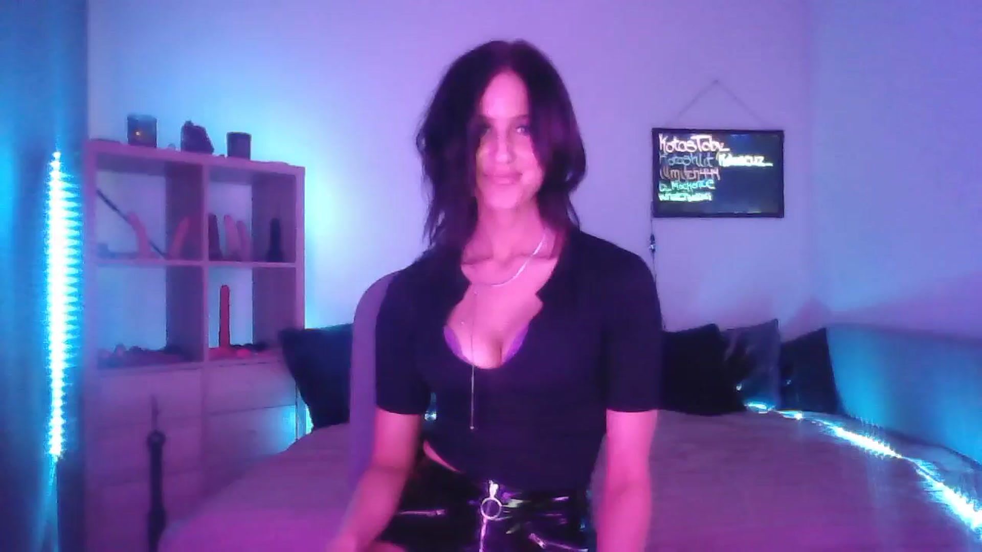 Gallery image thumbnail from DakotaCox's myfreecams stream on, 03/08/2025, 06:04 image 1 of 20