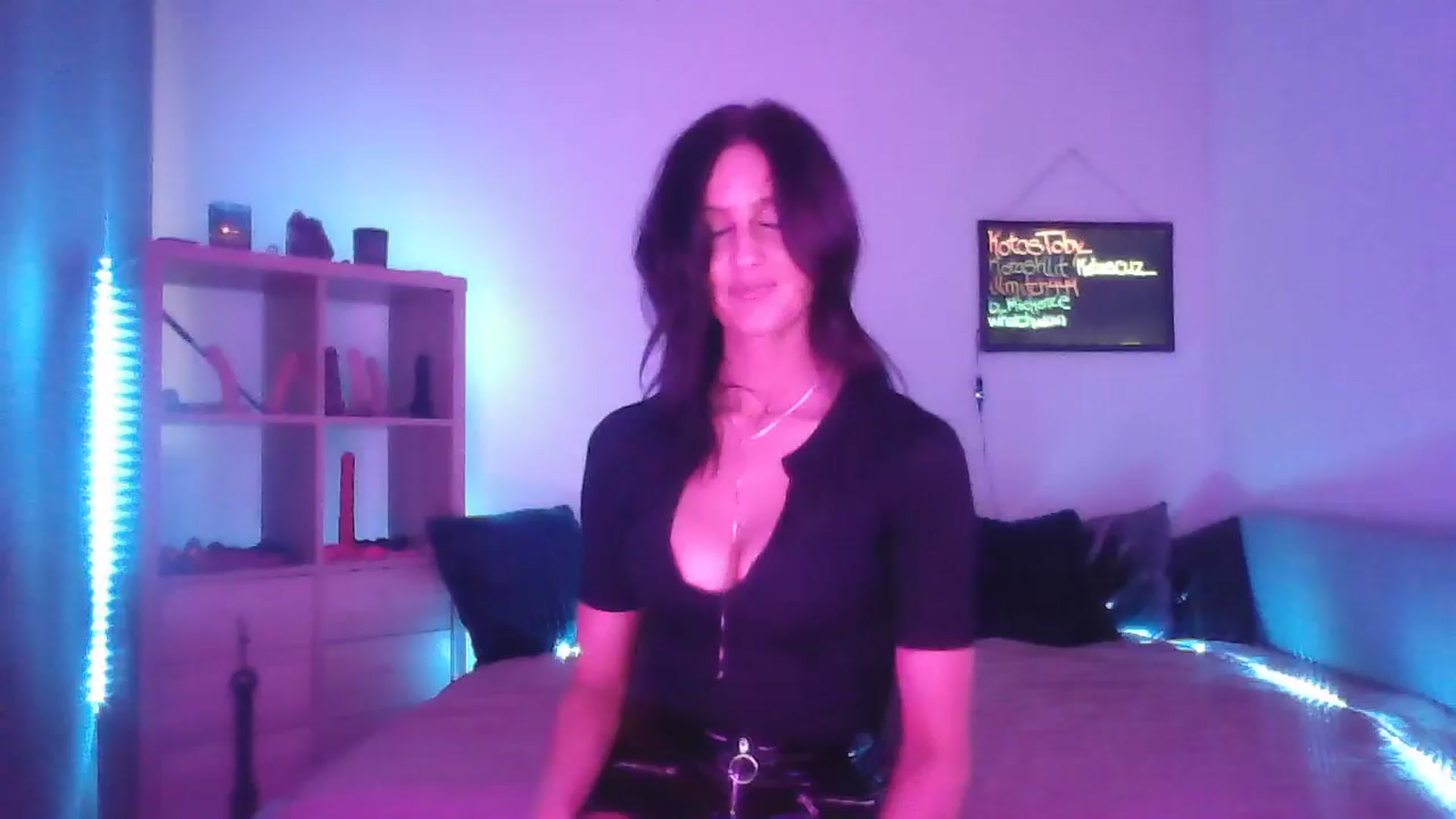 Gallery image thumbnail from DakotaCox's myfreecams stream on, 03/08/2025, 06:04 image 17 of 20
