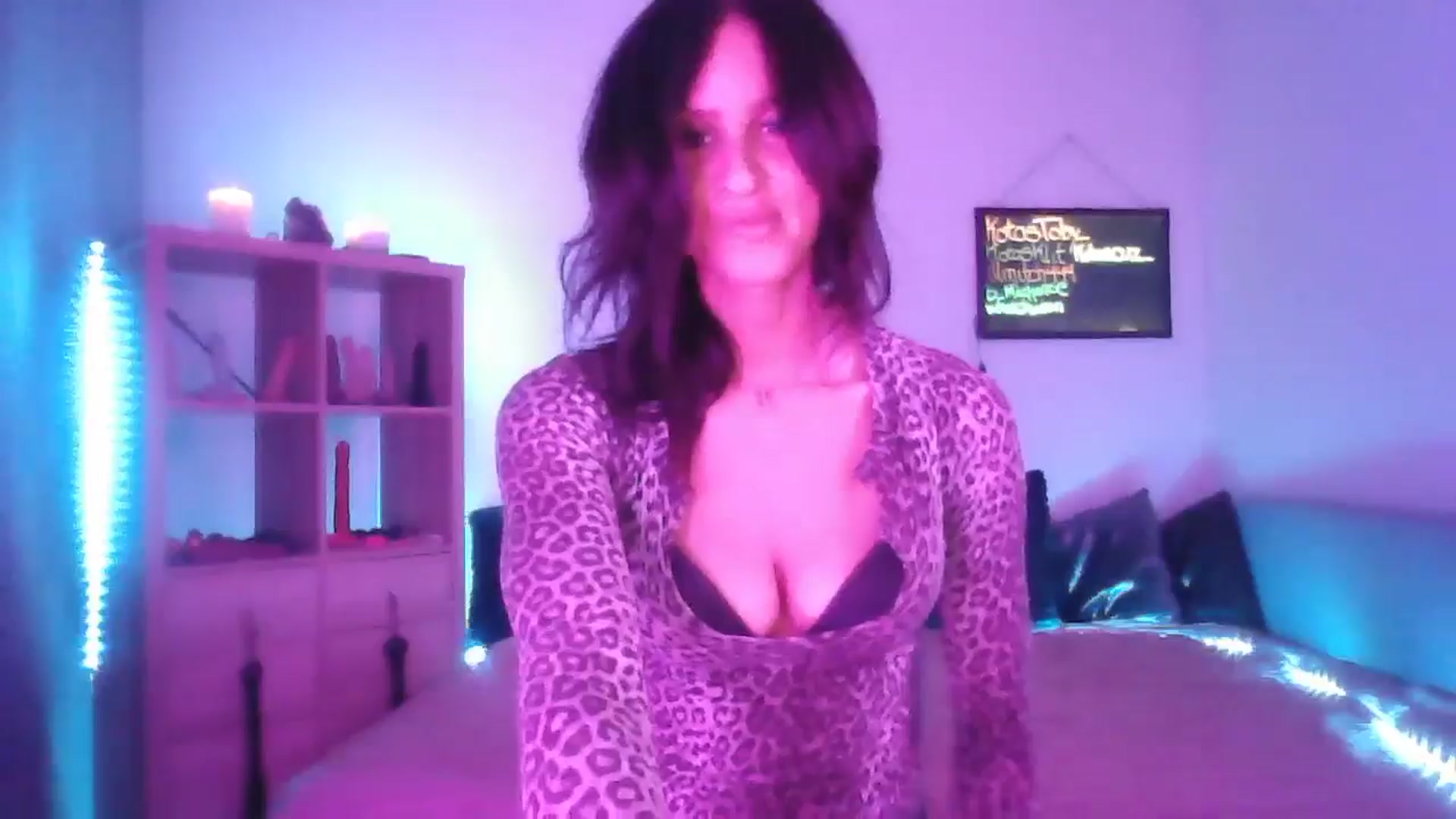 Gallery image thumbnail from DakotaCox's myfreecams stream on, 03/10/2025, 04:11 image 2 of 20