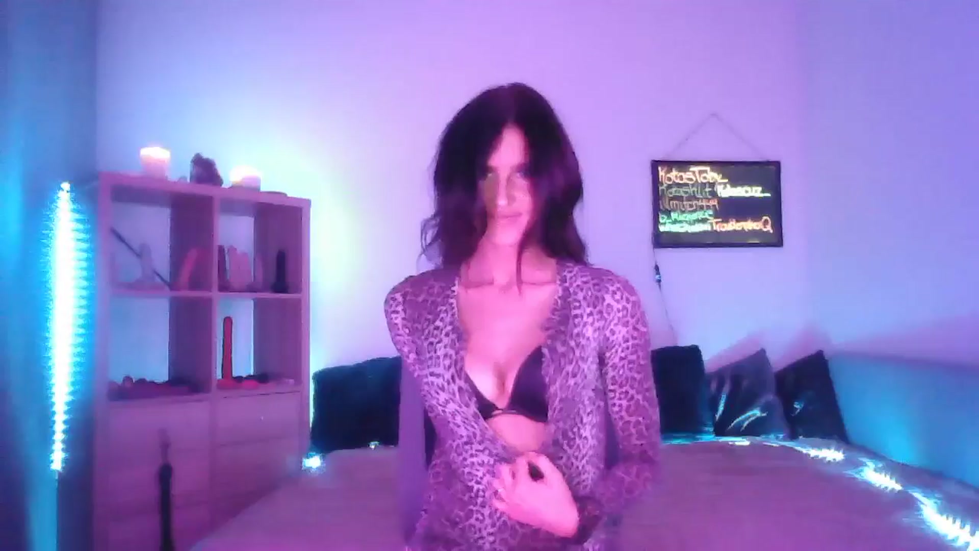 Gallery image thumbnail from DakotaCox's myfreecams stream on, 03/10/2025, 04:11 image 17 of 20