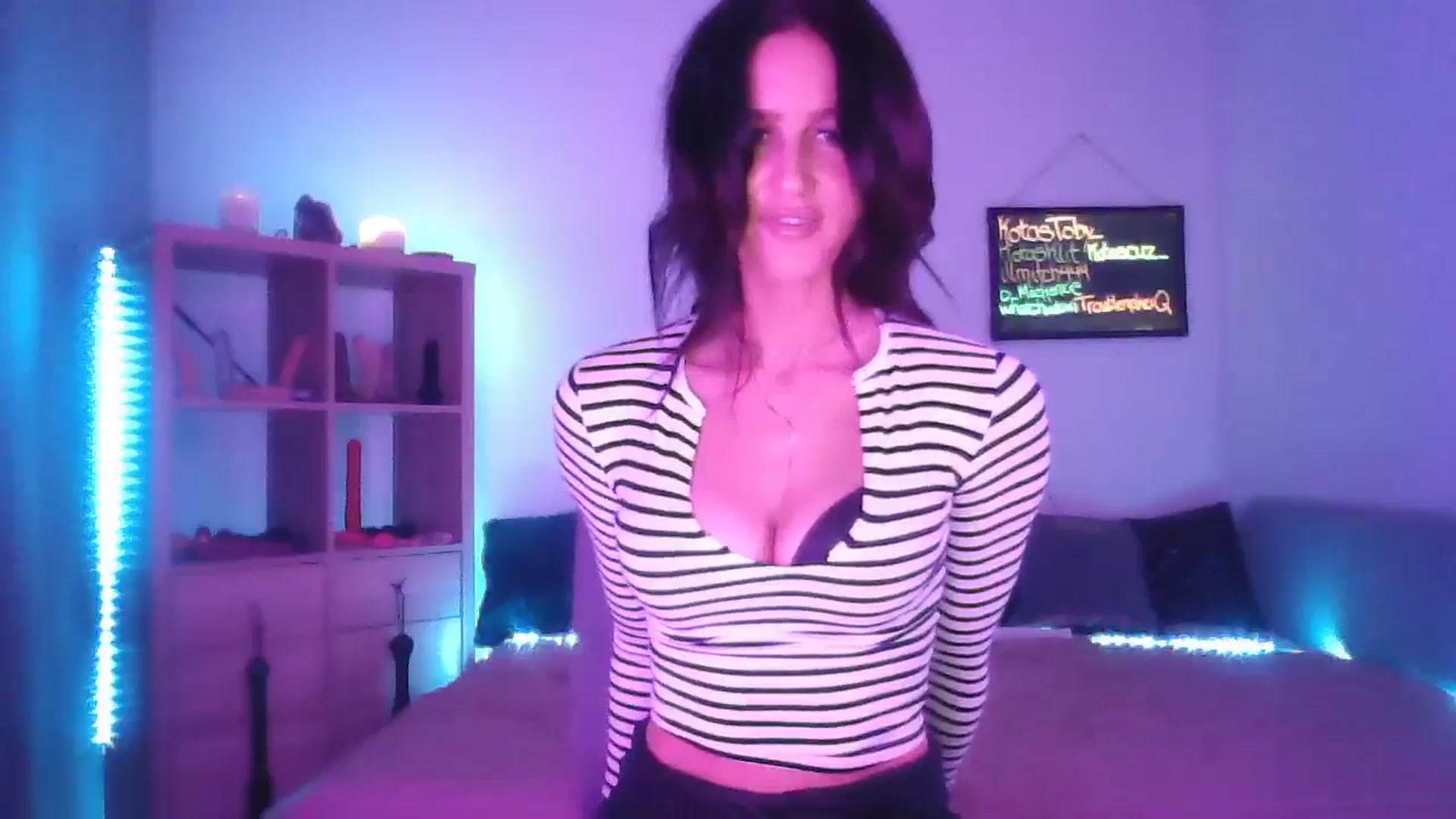 Gallery image thumbnail from DakotaCox's myfreecams stream on, 03/11/2025, 03:53 image 10 of 20