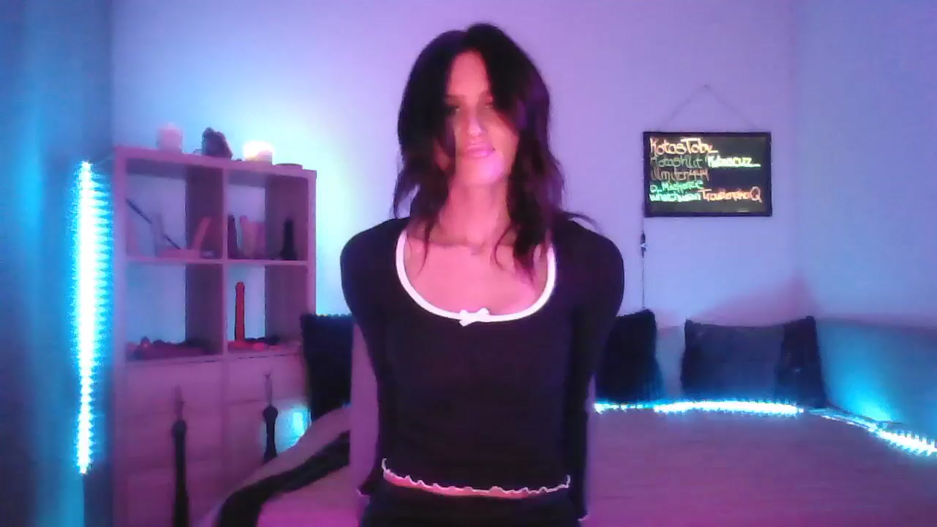 Gallery image thumbnail from DakotaCox's myfreecams stream on, 03/14/2025, 02:04 image 17 of 20