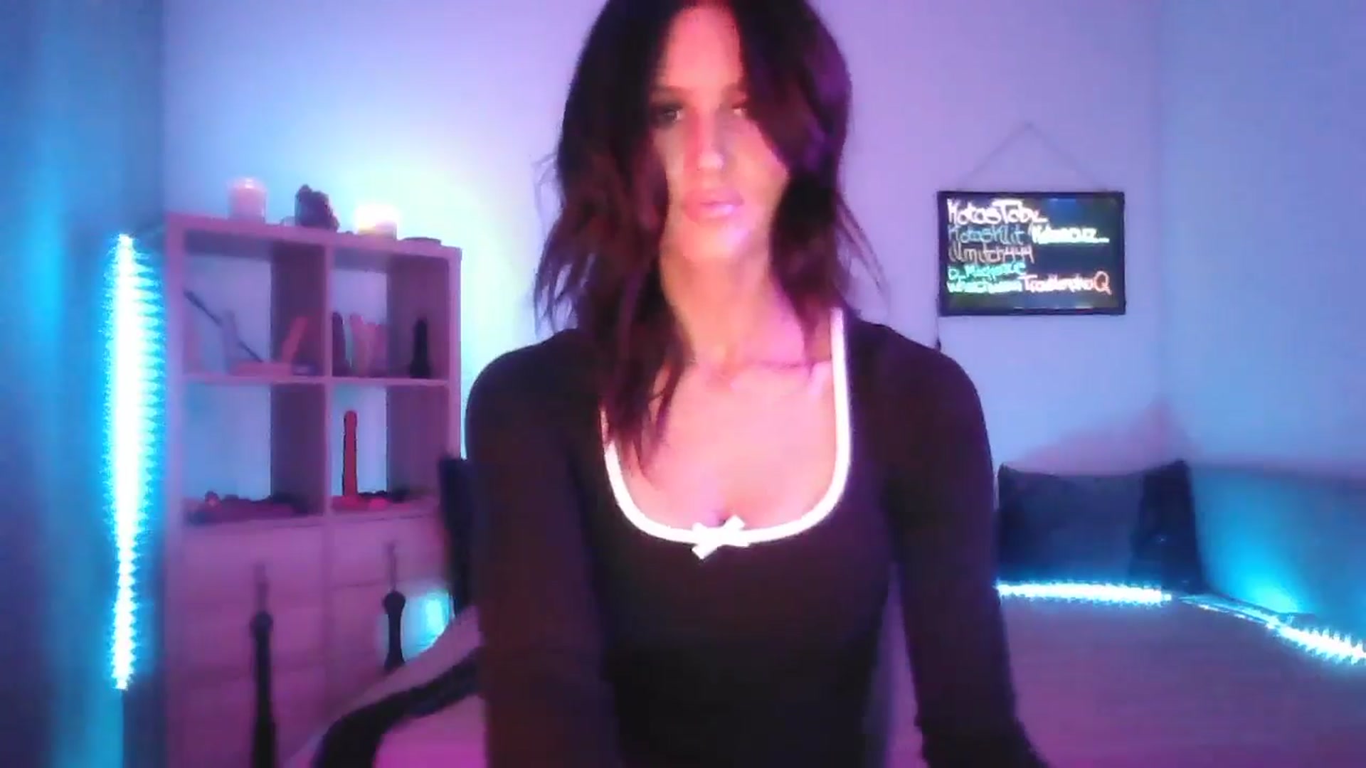 Gallery image thumbnail from DakotaCox's myfreecams stream on, 03/14/2025, 02:04 image 6 of 20