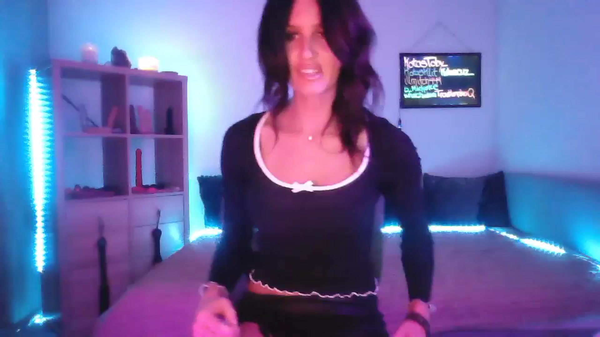 Gallery image thumbnail from DakotaCox's myfreecams stream on, 03/14/2025, 04:33 image 6 of 20