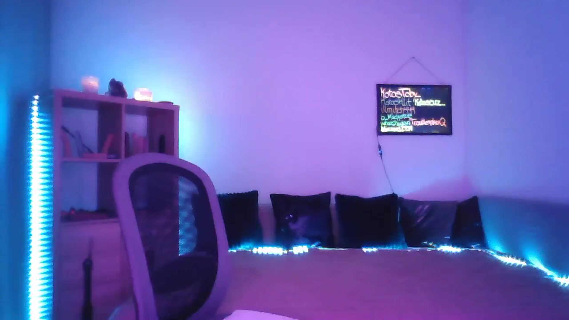 Gallery image thumbnail from DakotaCox's myfreecams stream on, 03/19/2025, 03:09 image 15 of 20