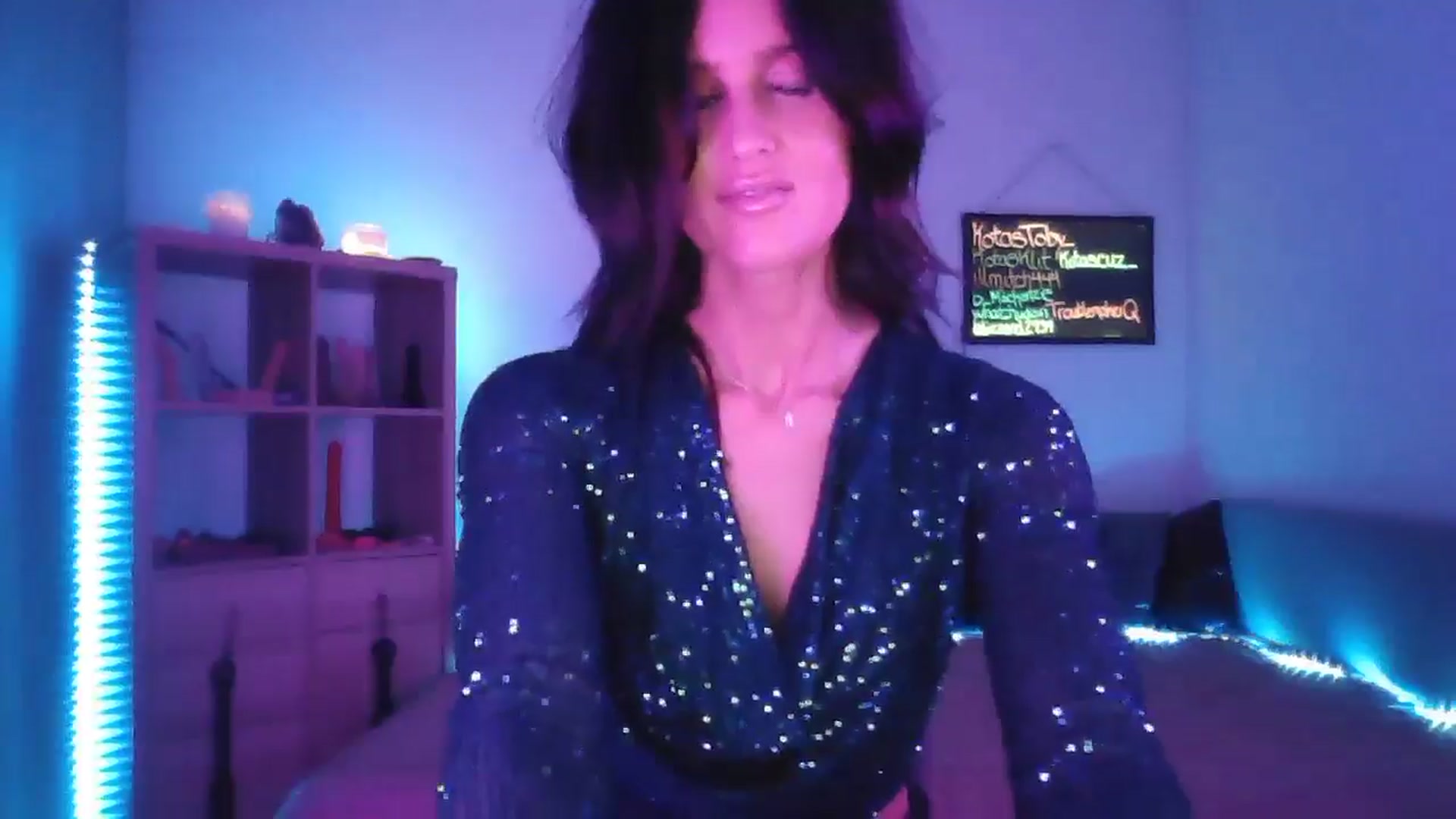 Gallery image thumbnail from DakotaCox's myfreecams stream on, 03/19/2025, 03:09 image 17 of 20