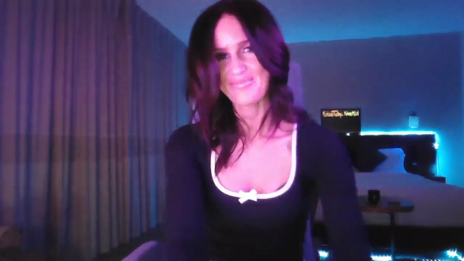 Gallery image thumbnail from DakotaCox's myfreecams stream on, 04/06/2025, 04:14 image 2 of 20