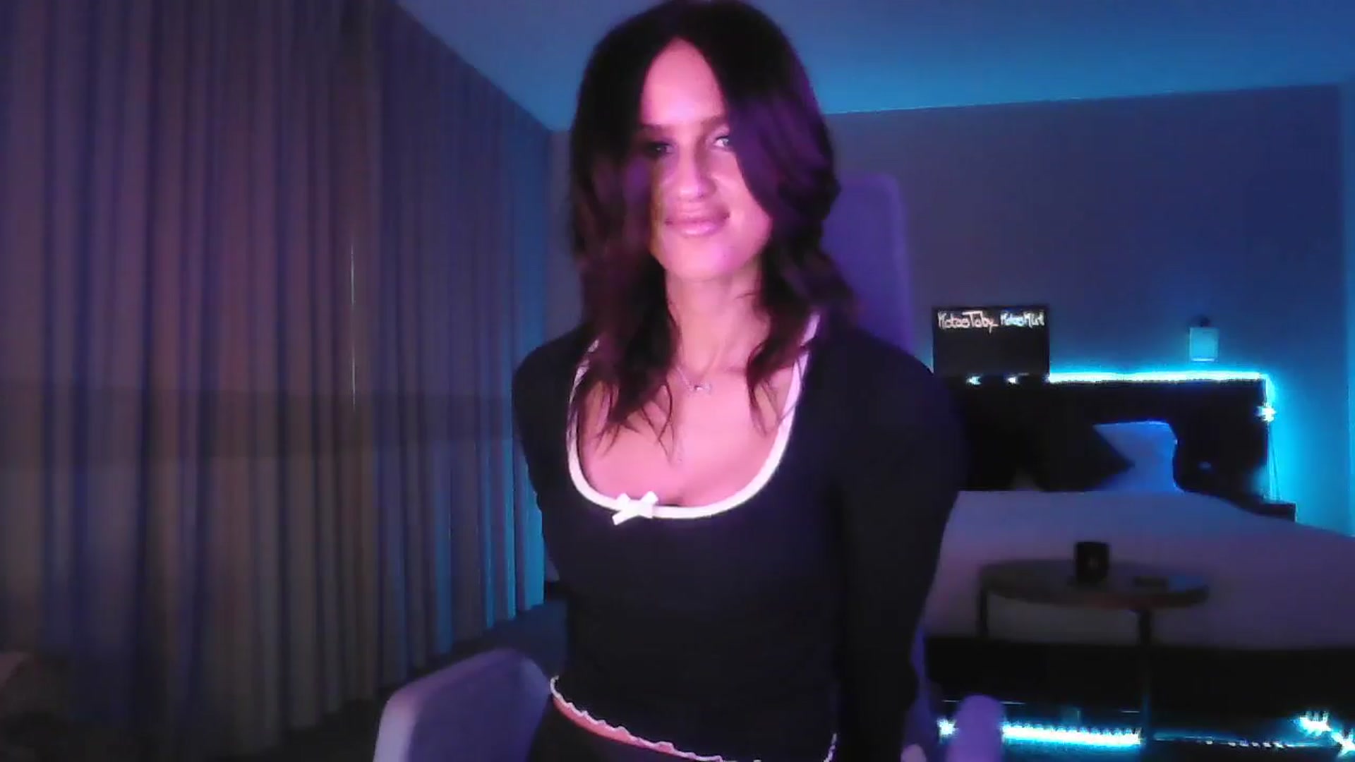 Gallery image thumbnail from DakotaCox's myfreecams stream on, 04/06/2025, 04:14 image 19 of 20