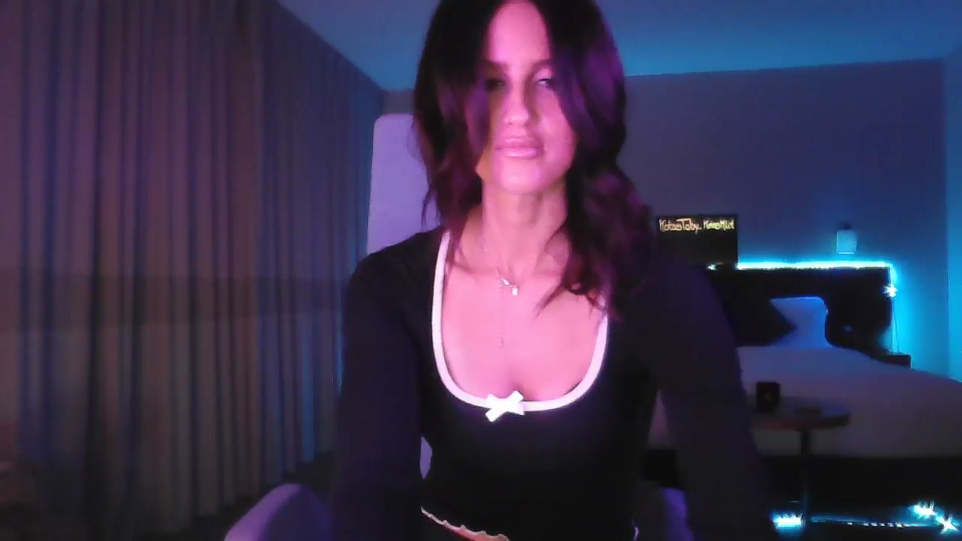 Gallery image thumbnail from DakotaCox's myfreecams stream on, 04/06/2025, 04:14 image 16 of 20