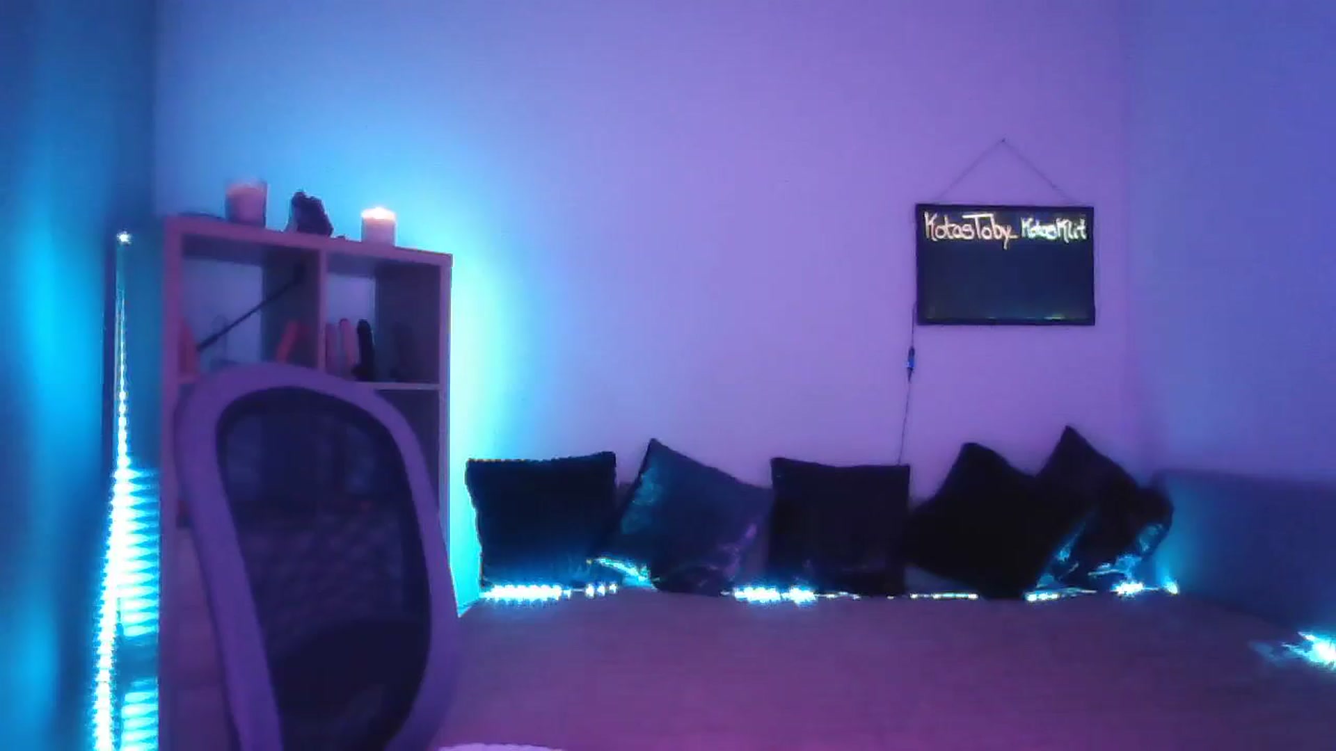 Gallery image thumbnail from DakotaCox's myfreecams stream on, 04/07/2025, 03:52 image 15 of 20
