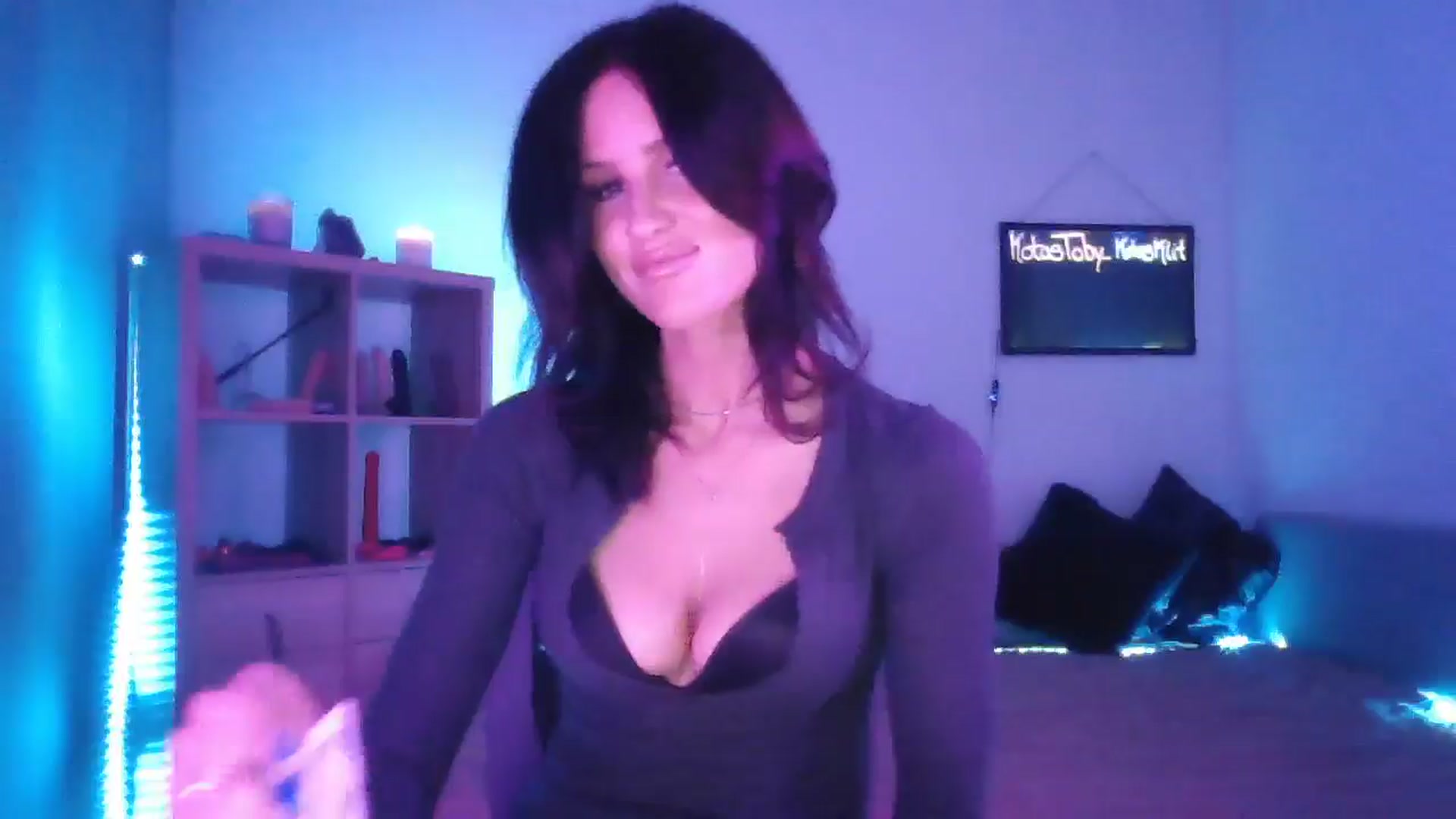 Gallery image thumbnail from DakotaCox's myfreecams stream on, 04/07/2025, 03:52 image 14 of 20