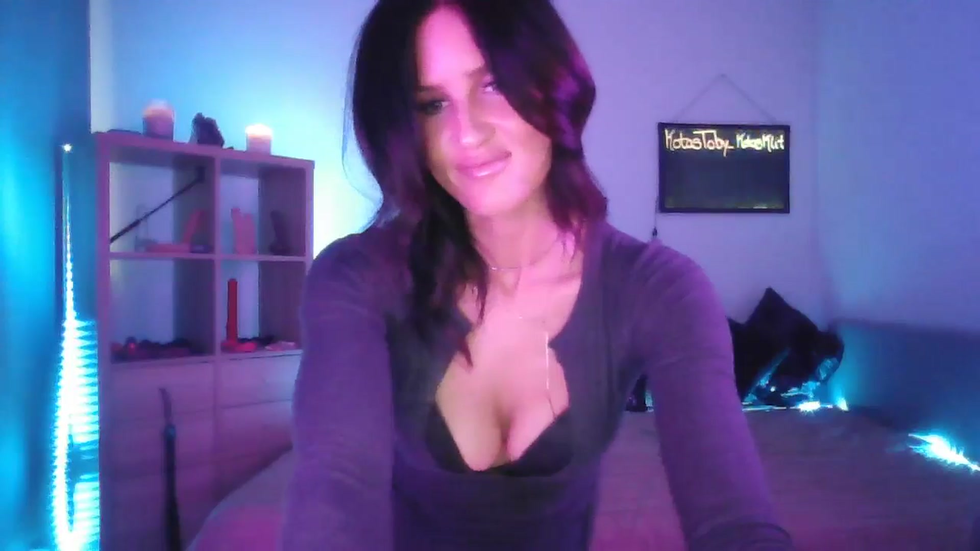 Gallery image thumbnail from DakotaCox's myfreecams stream on, 04/07/2025, 05:25 image 12 of 20