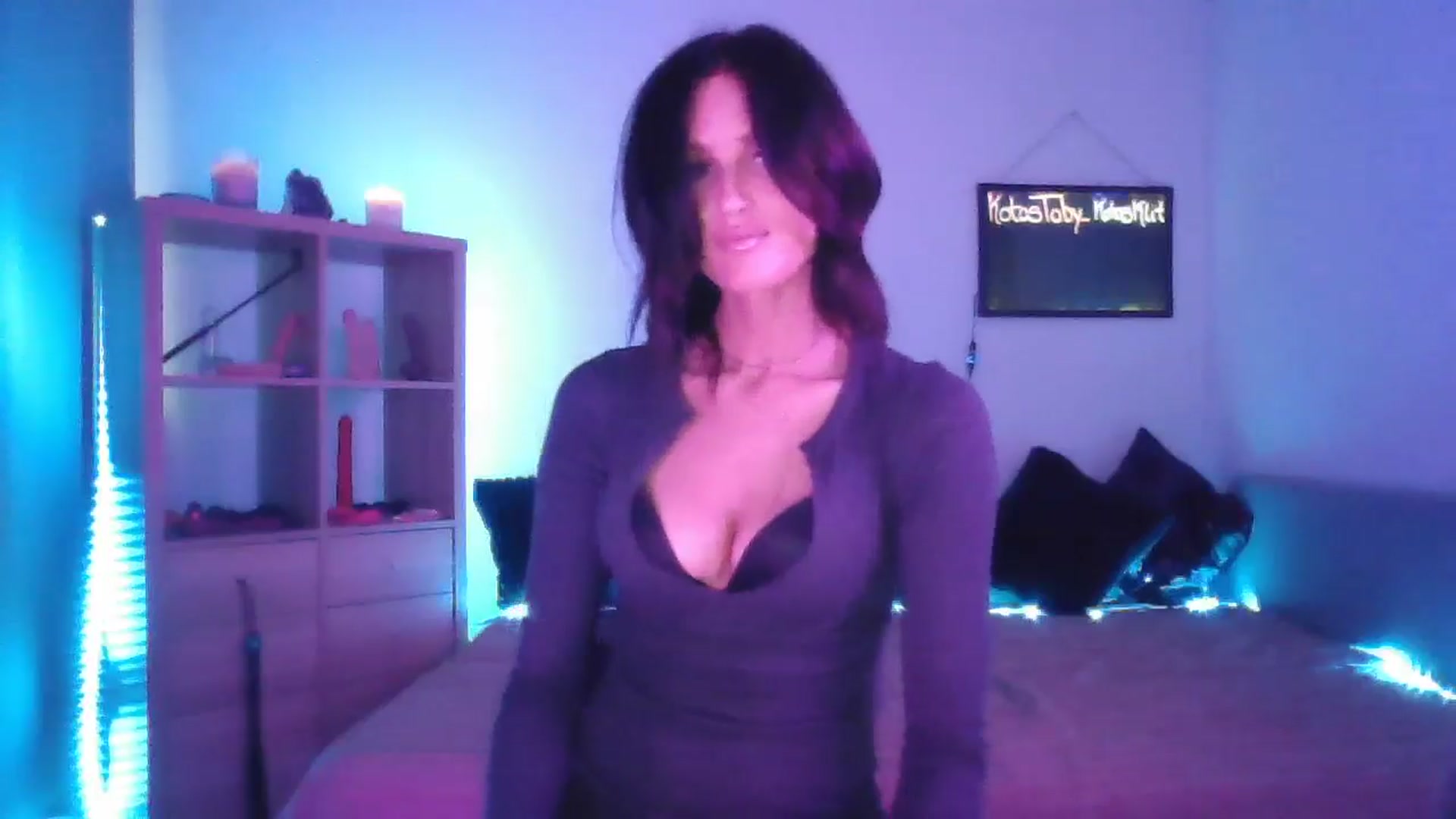 Gallery image thumbnail from DakotaCox's myfreecams stream on, 04/07/2025, 05:25 image 13 of 20