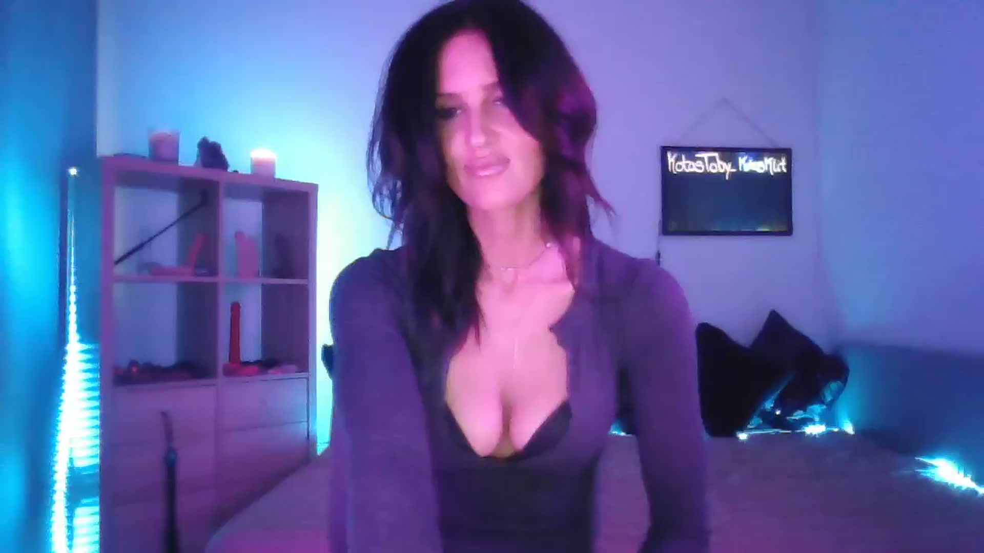 Gallery image thumbnail from DakotaCox's myfreecams stream on, 04/07/2025, 05:25 image 1 of 20