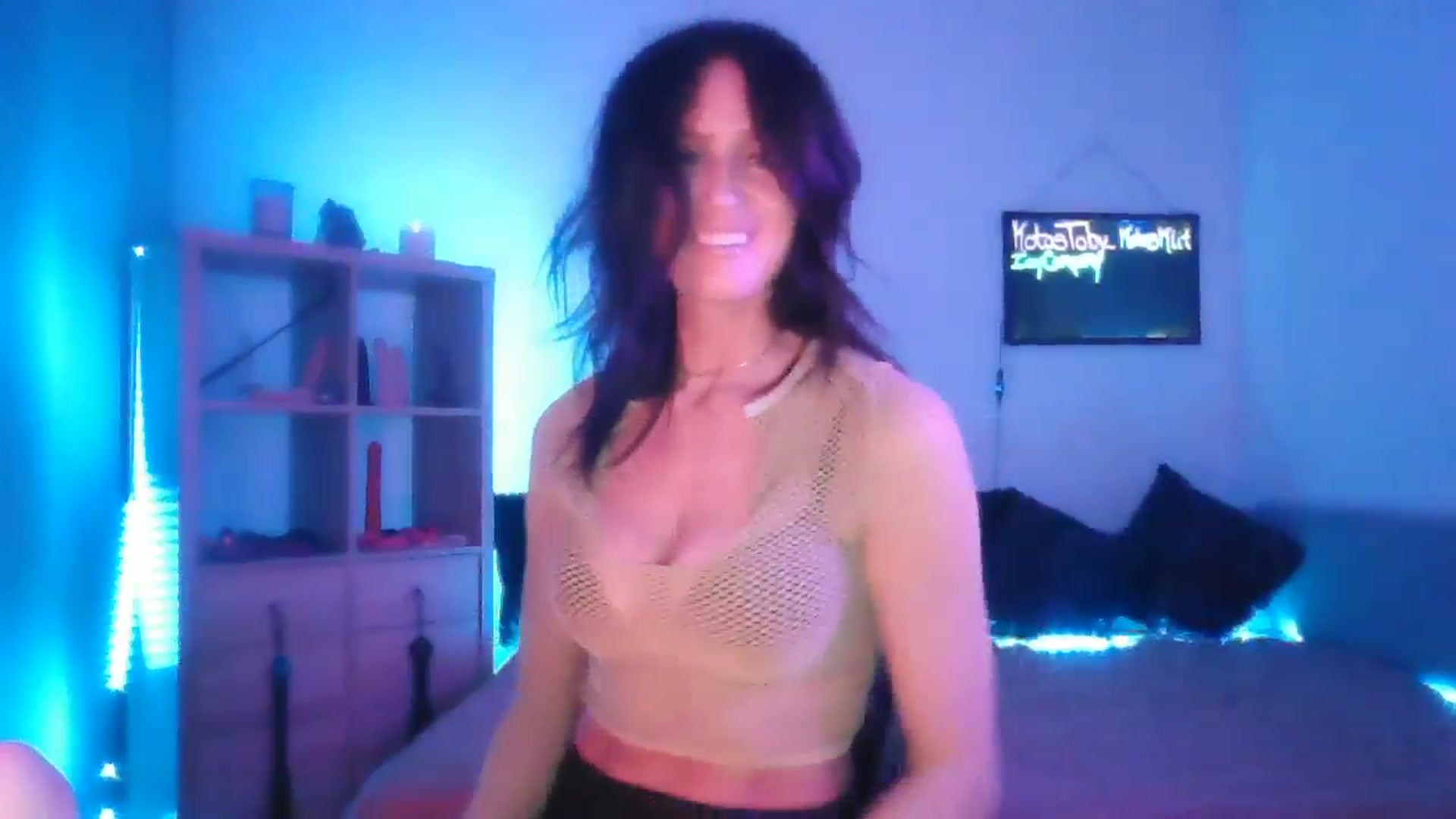 Gallery image thumbnail from DakotaCox's myfreecams stream on, 04/12/2025, 02:14 image 14 of 20