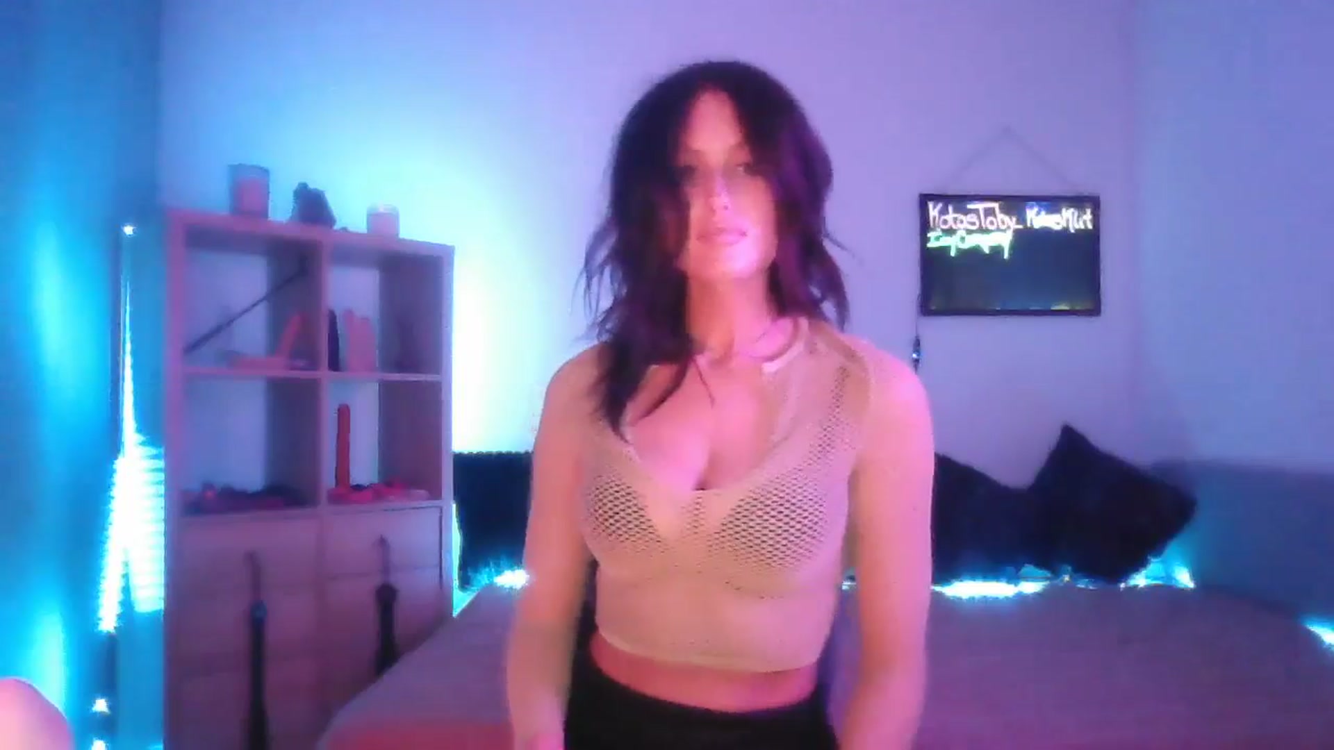 Gallery image thumbnail from DakotaCox's myfreecams stream on, 04/12/2025, 02:14 image 16 of 20
