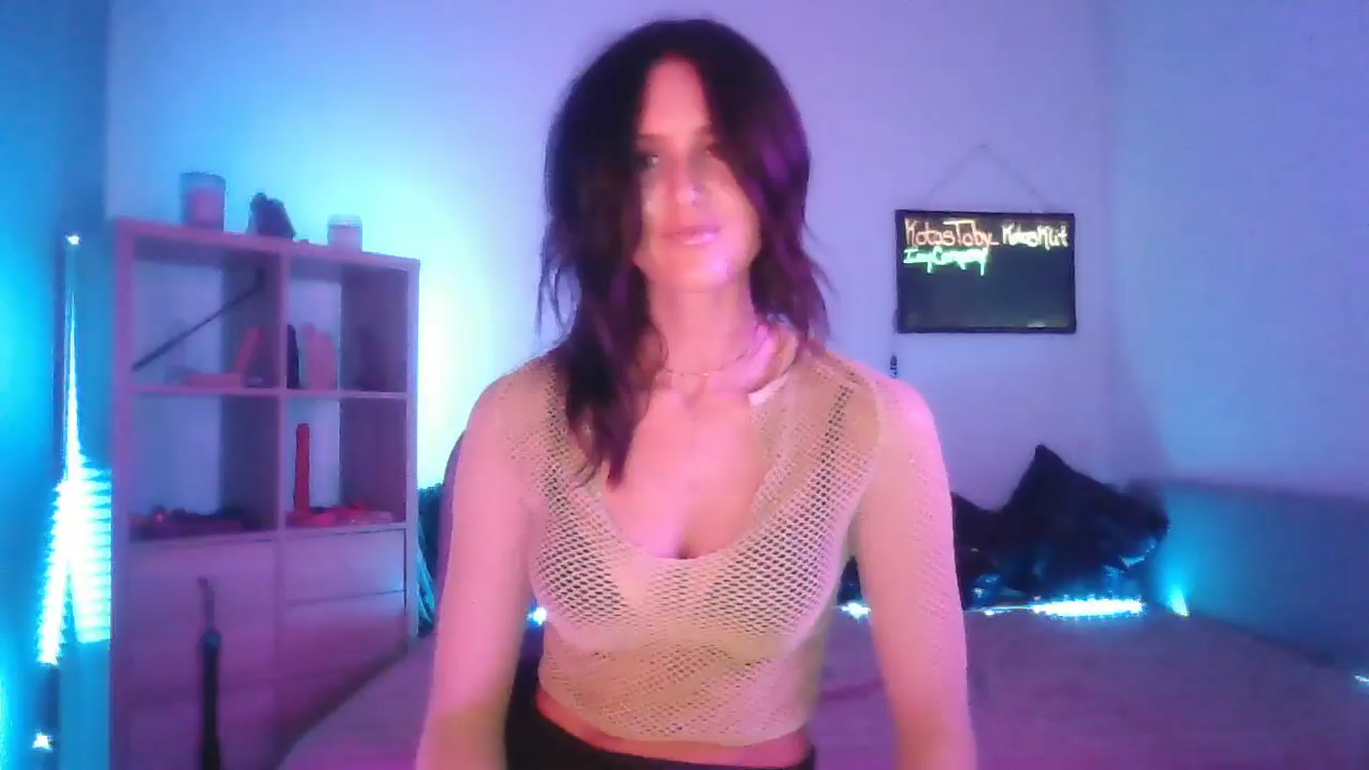 Gallery image thumbnail from DakotaCox's myfreecams stream on, 04/12/2025, 04:35 image 8 of 20